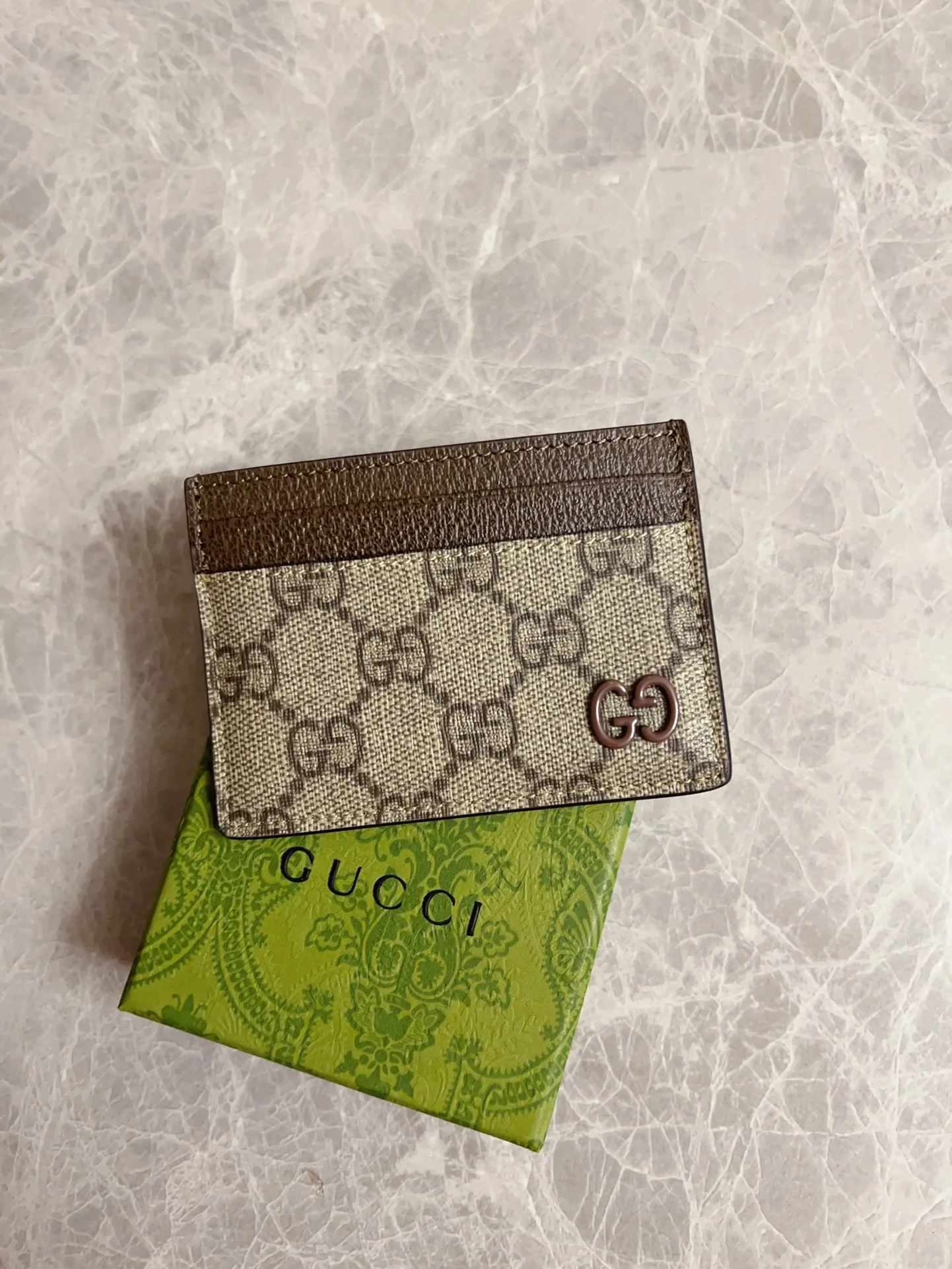 💰230🇭🇺🇭🇺Gucci’s latest series ~ card bag 🍖🍖The two-tone design full of contrasting beauty makes the GG logo emblazoned on the body of the bag shine 🍖🍖The interior is made of contrasting cowhide 🍖🍖2 colors available Brown/brown, brown/maroon Size: 10x 7cm Model: 768248 (original product)
