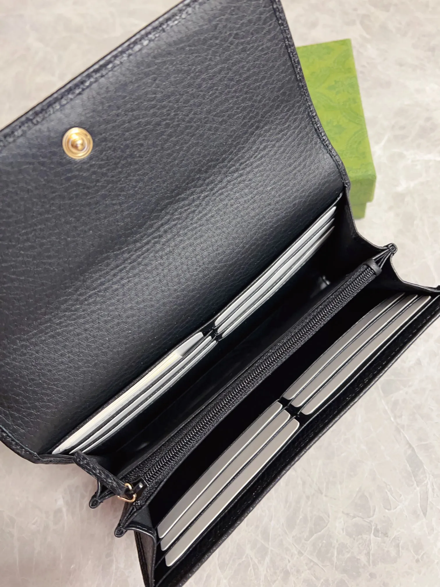 💰420 🇭🇺🇭🇺 New product, original quality! 🍁🍁Model number: 456116, imported natural cowhide leather🍁🍁With the latest double G metal logo🍁🍁Size: 19x 10x 2.5cm, color: black, exquisite and luxurious🍁🍁