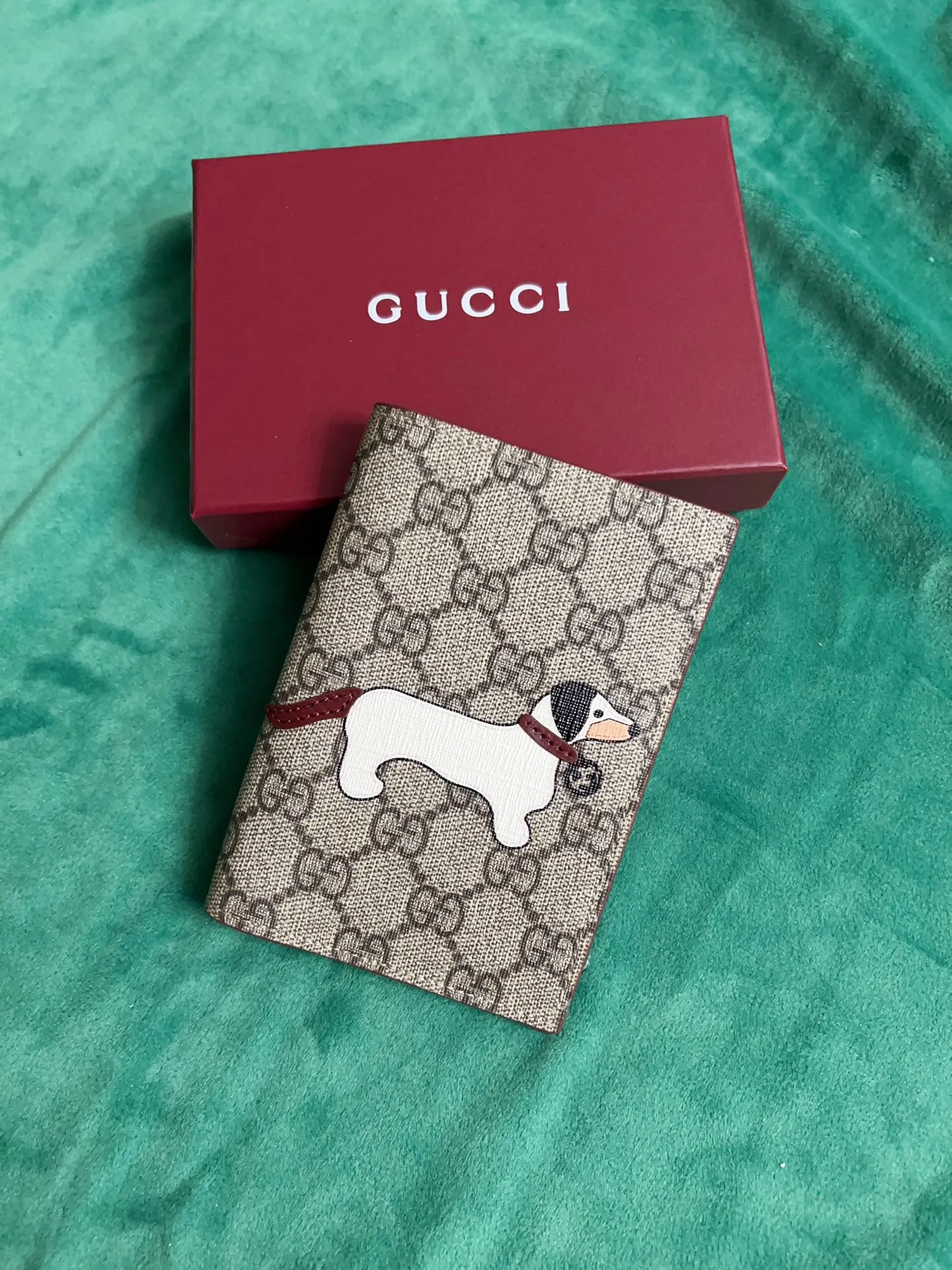 💰380🇭🇺🇭🇺New products on the official website! Exquisite passport holder🐹🐹PVC with burgundy calfskin, with cute and exquisite cartoon patterns on the leather! 🐹🐹Style number 810072, size: 14x10, 🐹🐹Little red cat, puppy, panda, owl, exquisite and cute! Original product!