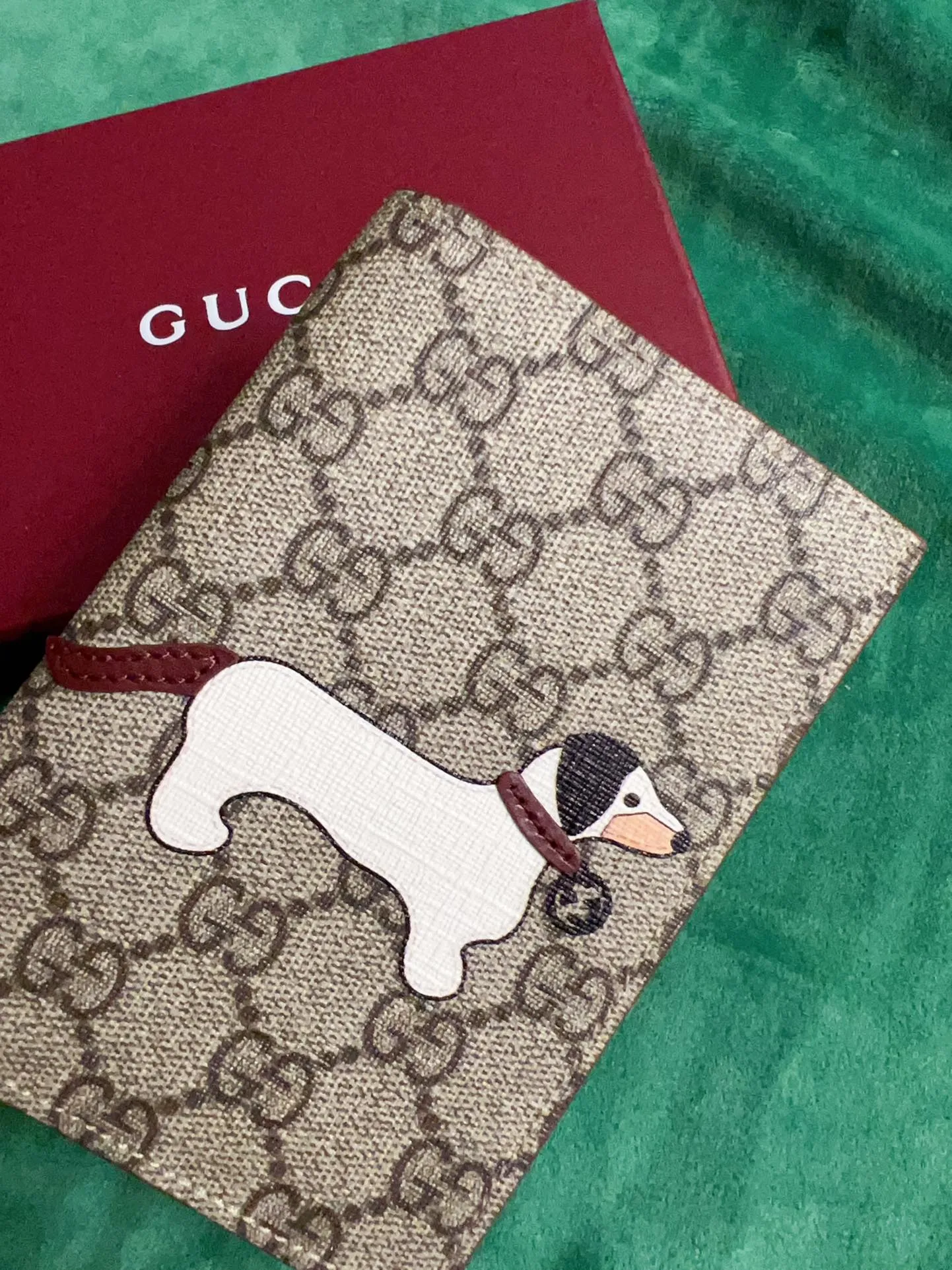 💰380🇭🇺🇭🇺New products on the official website! Exquisite passport holder🐹🐹PVC with burgundy calfskin, with cute and exquisite cartoon patterns on the leather! 🐹🐹Style number 810072, size: 14x10, 🐹🐹Little red cat, puppy, panda, owl, exquisite and cute! Original product!