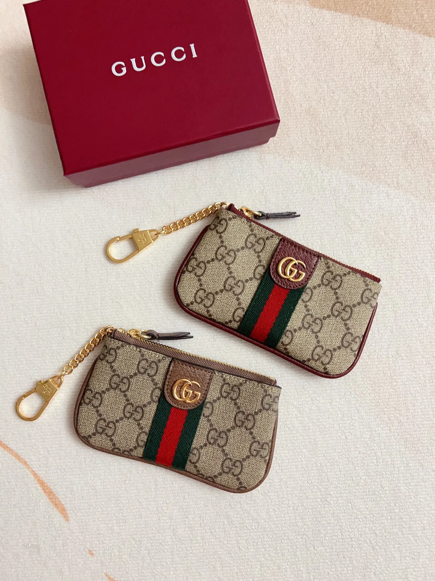 💰320 🇭🇺🇭🇺 The official website is synchronized with the new model! Ophidia series ~ lipstick bag ~ wallet, 🍉🍉 is made of GG Supreme original factory pig pattern first-layer cowhide with PVC 🍉🍉 equipped with iconic double G hardware marks, classic red and green webbing, exquisitely made! 🍉🍉Model number: 838466🍉🍉Size: 12x7.5cm, color: brown maroon
