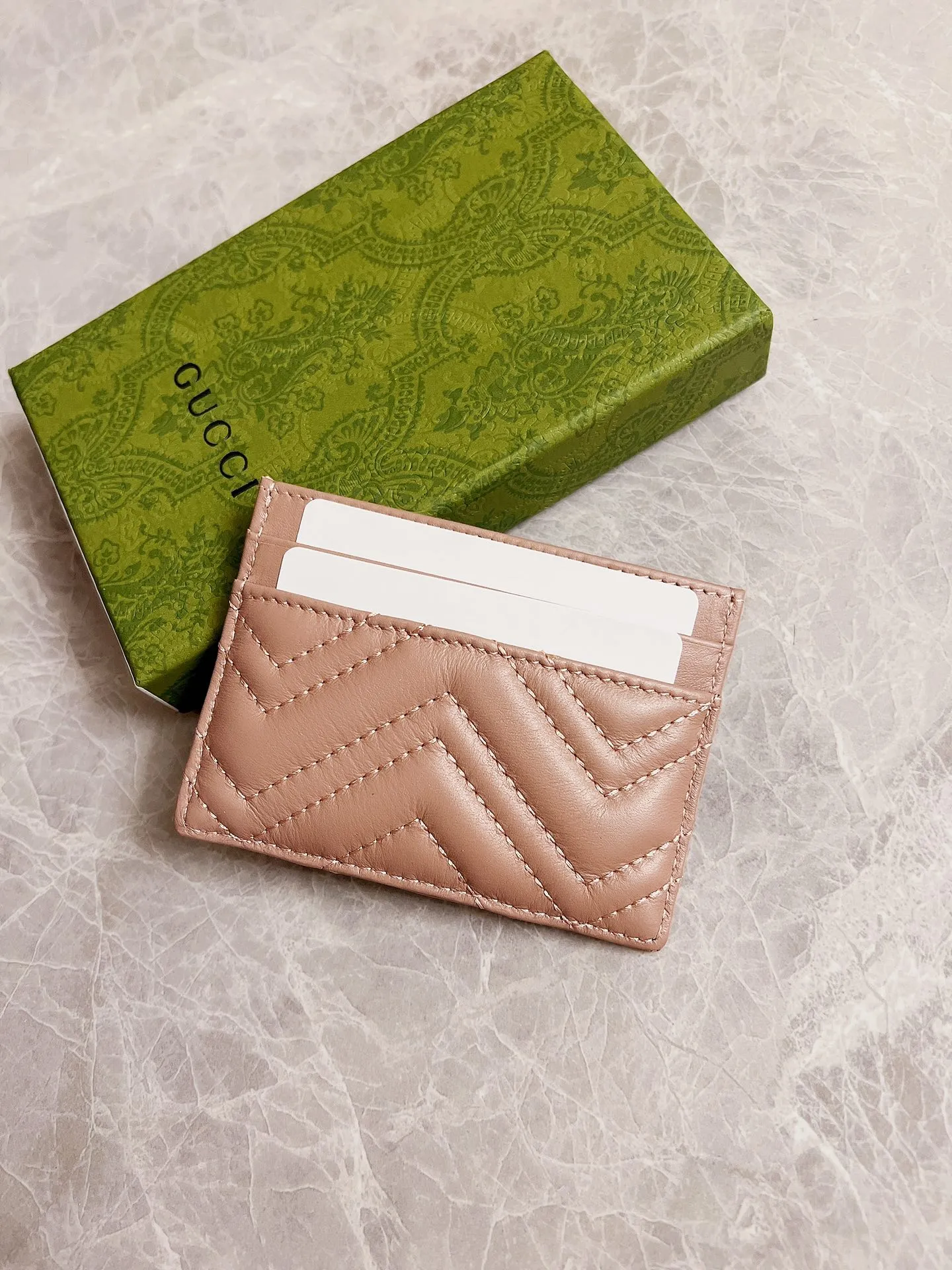 💰210 🇭🇺🇭🇺 The latest ~ GG Marmont card holder 🦄🦄 quilted with humanoid pattern, 🦄🦄 with GG logo pattern on the back, bronze hardware accessories 🦄🦄Model number: 443127, size: W10*H7cm, color: black, red, dark green, nude pink