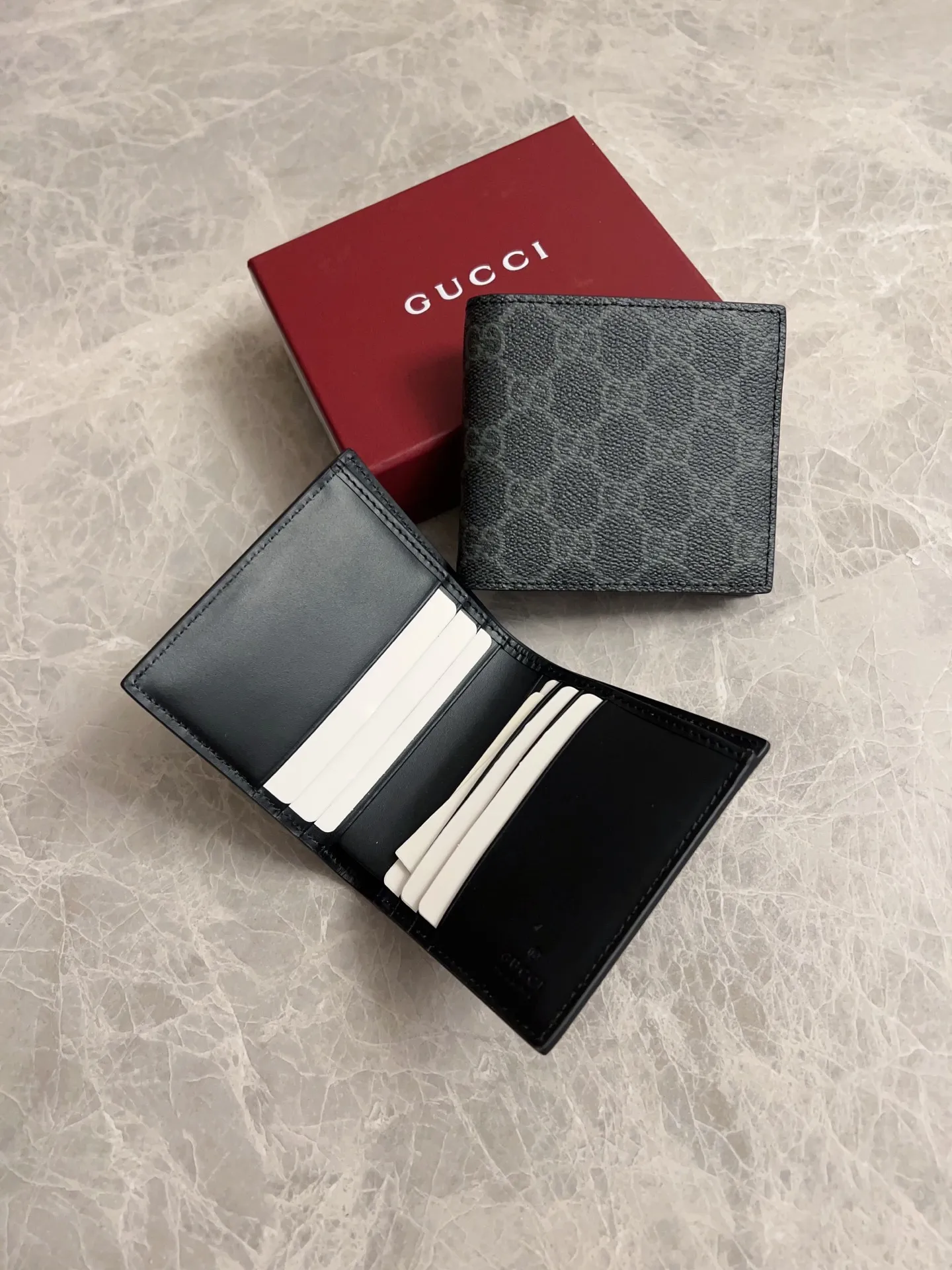💰310 🇭🇺🇭🇺GG Emblem series reinterprets the classic double G pattern with creative design and innovative functions. 🍃🍃New granular PVC fabric with original factory calfskin, fashionable and versatile! 🍃🍃Brown, black Style number: 821206 (middle clip) Size: 10x10cm