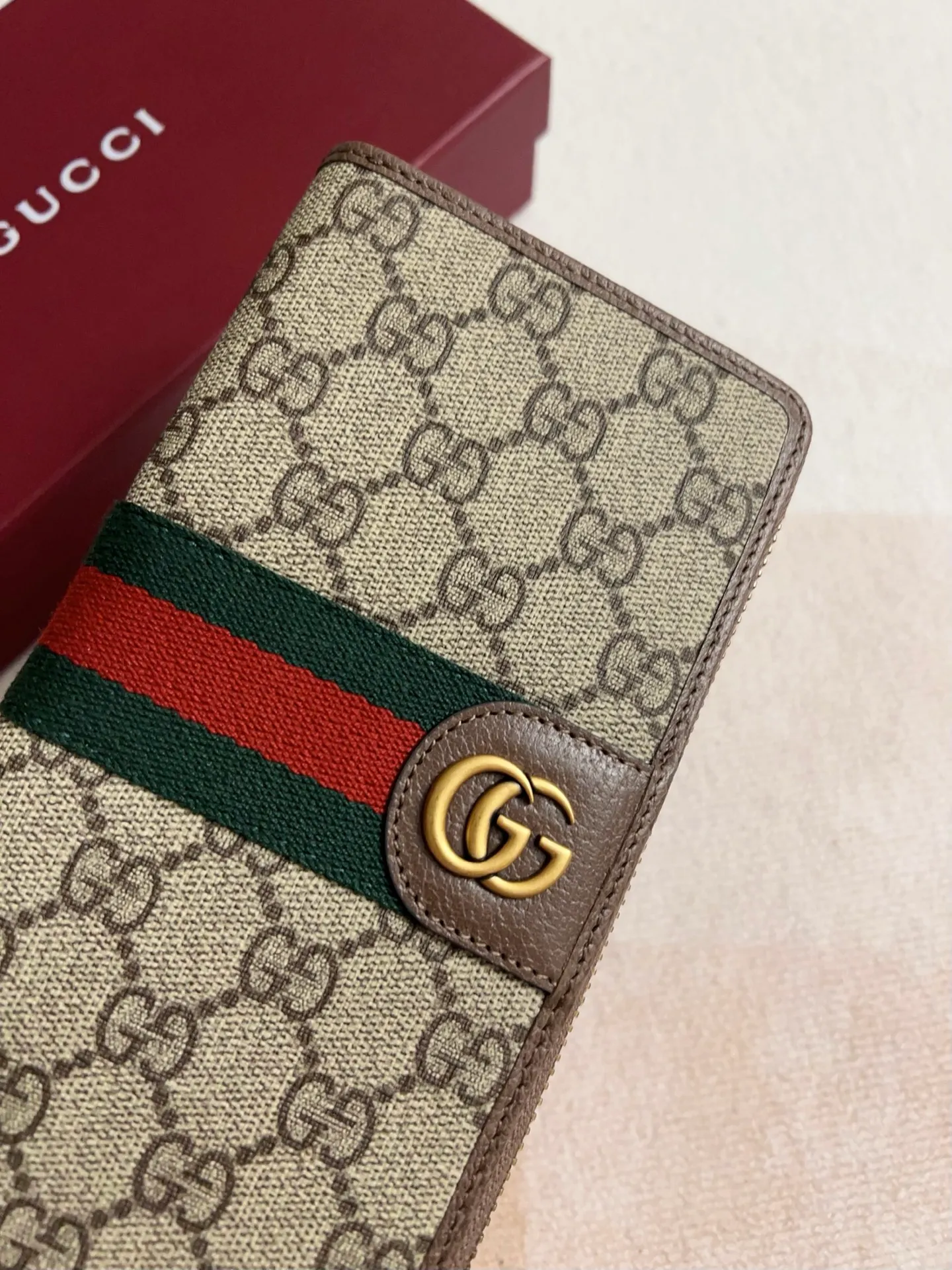 💰440🇭🇺🇭🇺 The official website is synchronized with the new model! Ophidia series ~ zipper wallet, 🍉🍉 made of GG Supreme original factory pig grain first-layer cowhide with PVC 🍉🍉 equipped with iconic double G hardware marks, classic red and green webbing, high-end cotton zipper ~ refined! 🍉🍉Model number: 838619🍉🍉Size: 20x10x2.5cm, color: brown maroon