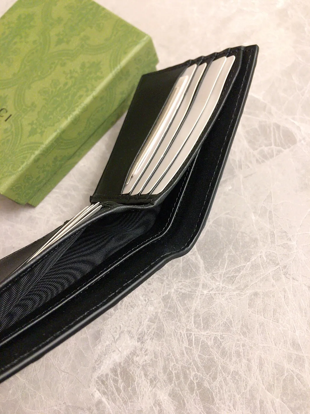💰300🇭🇺🇭🇺gucci~2020 early autumn new style~short clip bag 🧼🧼GG original factory cowhide cleverly integrated into punching holes and brand logo double G embossing🧼🧼Highlights extraordinary design quality, simple and elegant, super large capacity, fashionable must-have item! Very practical🧼🧼Real shot, model: 625562, color: Kepi, size: 12×9.7cm