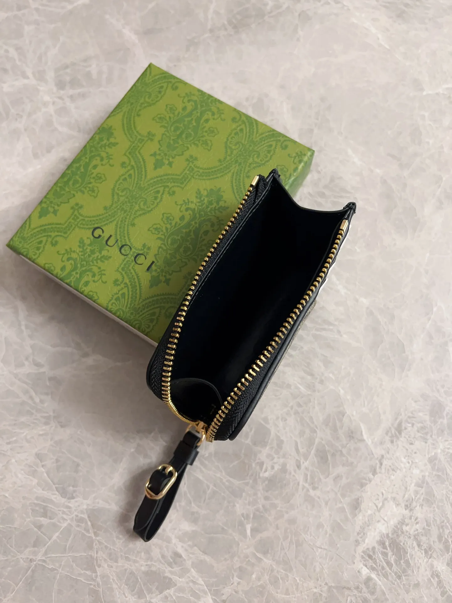 💰400 🇮🇹🇮🇹Gucci’s latest GG Supreme premium PVC with original cowhide small wallet/card holder🌾🌾Model: 821804, size: 13×8.5x3cm