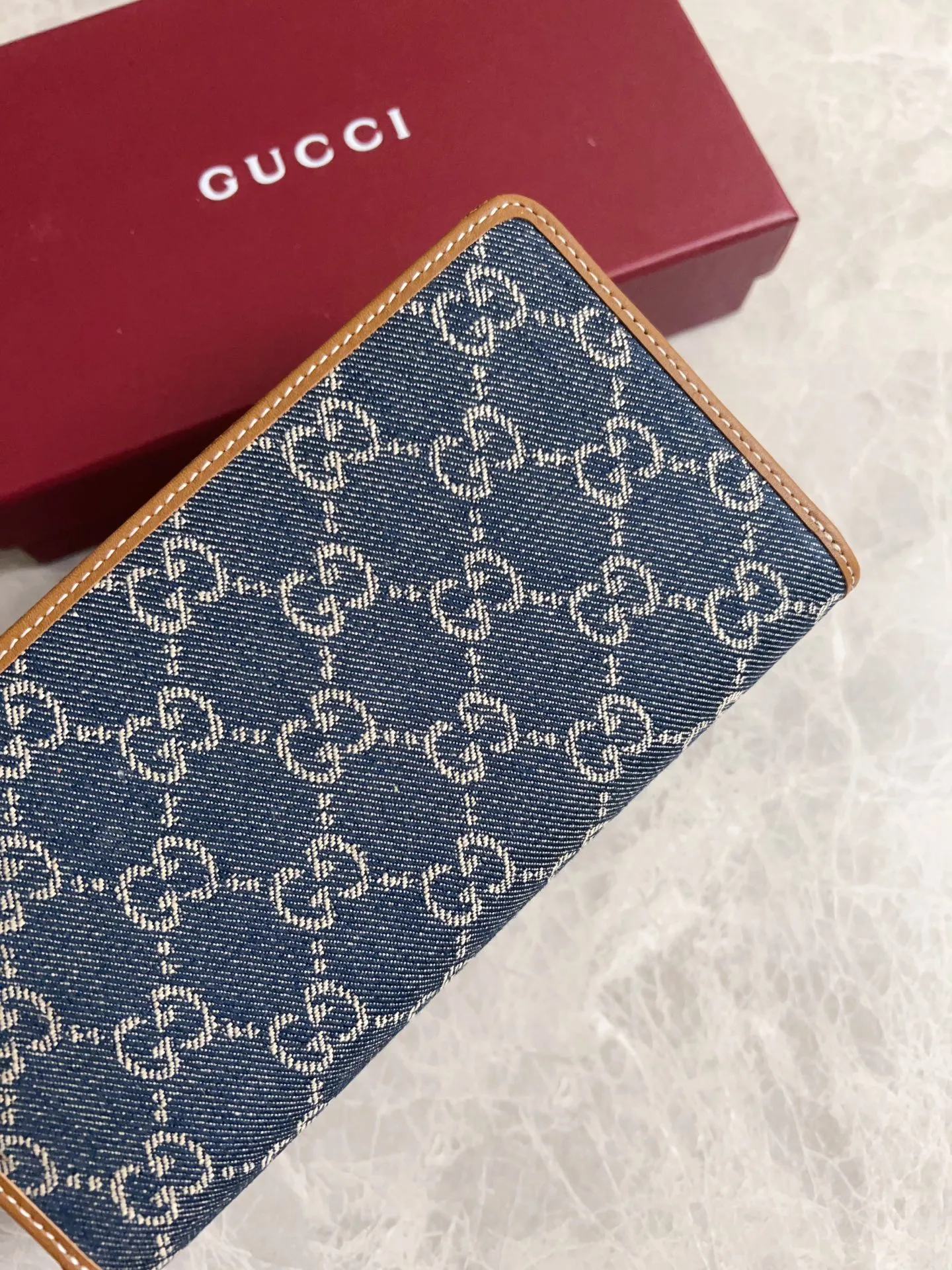 💰450 🇭🇺🇭🇺Original product! 🧽🧽jackie1961 denim denim series launches a new compact and noble style🧽🧽White hardware button pulls, washed denim makes the whole design exude elegance and timelessness🧽🧽Exquisite and fashionable! 🧽🧽Model: 819122, size: 19x10x 2.5cm, color: denim/brown leather