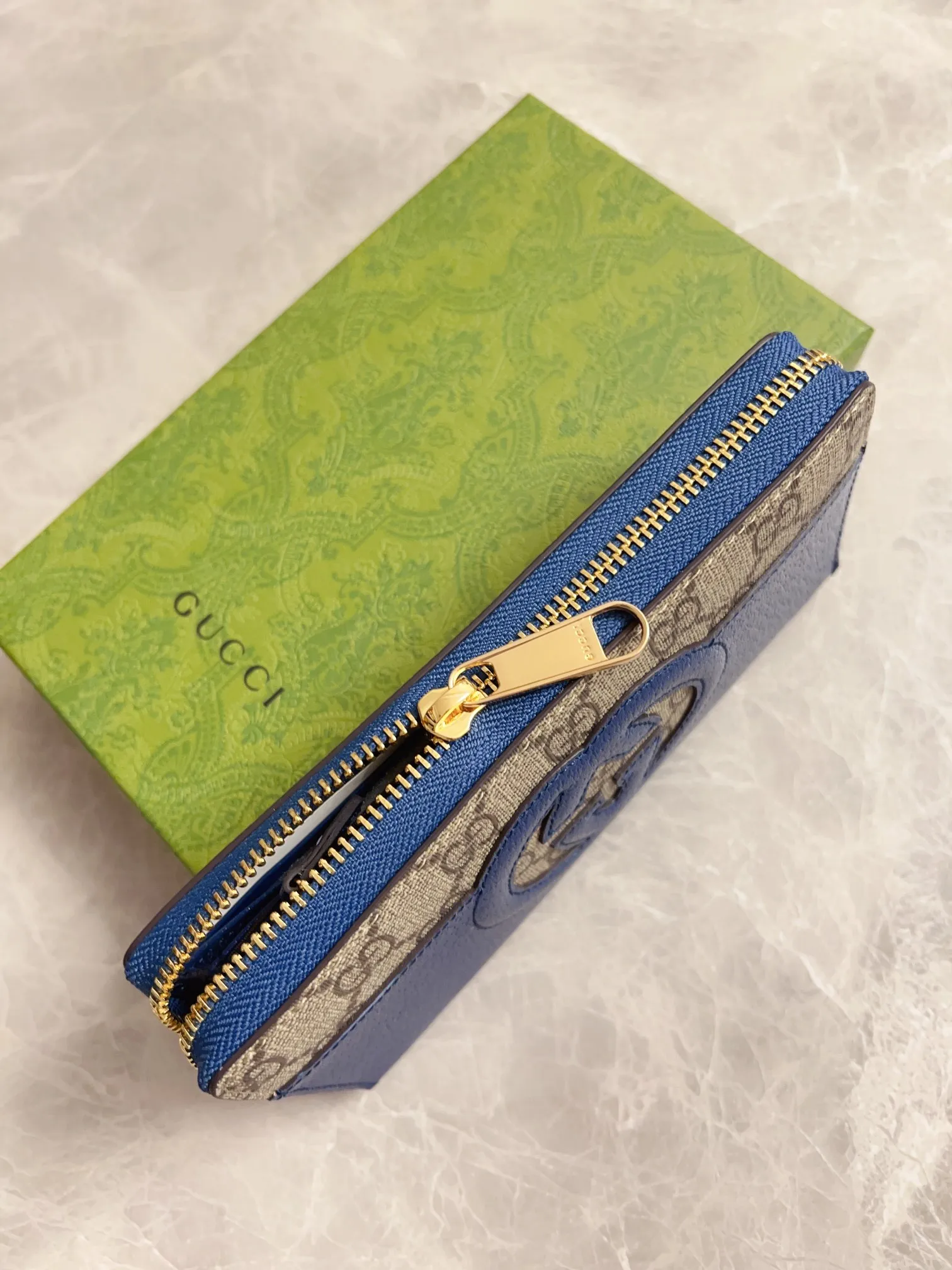 💰460🇭🇺🇭🇺Gucci’s latest ~ Men’s zipper wallet🪅🪅 embellished with hollow interlocking Double G details, cleverly matched with GG Supreme canvas, 🪅🪅Create an accessory with both modern style and classic style🪅🪅The iconic interlocking Double G logo, which comes from the brand founder Guccio Mr. Gucci's initials are constantly being reinterpreted in various forms and styles🪅🪅Model: 701423 Dimensions: 19x 10x 3cm