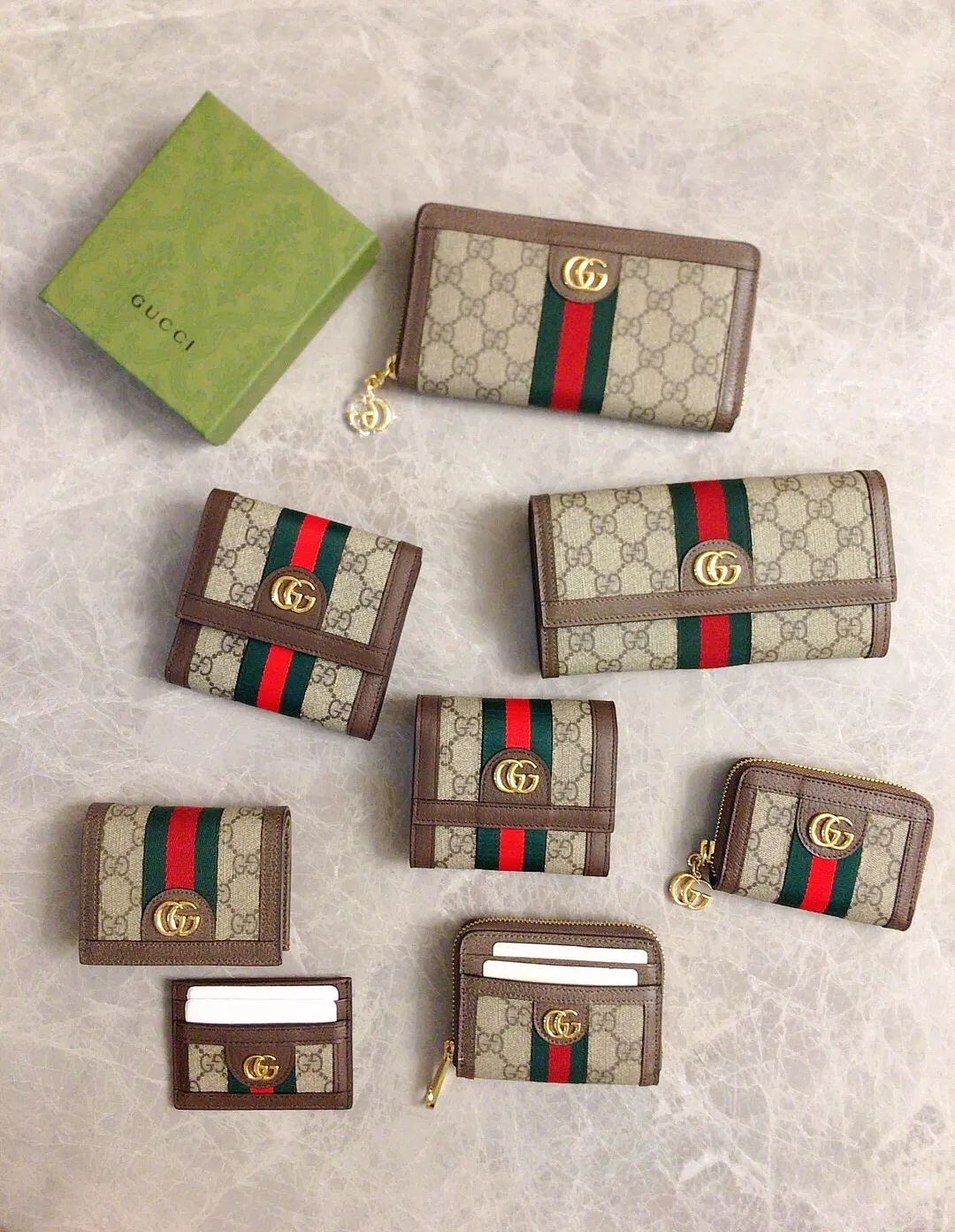 💰320🇭🇺🇭🇺 The new model is synchronized with the official website! Ophidia series ~ small key bag 🌿🌿 made of GG Supreme high-grade PVC fabric 🌿🌿 with iconic double G hardware marks, classic red and green webbing, built-in exquisite GG key chain pendant 🌿🌿 fashionable and elegant, lightweight and practical, 🌿🌿 model number: 523157, size: W10.5xH7x2.5cm, color: coffee