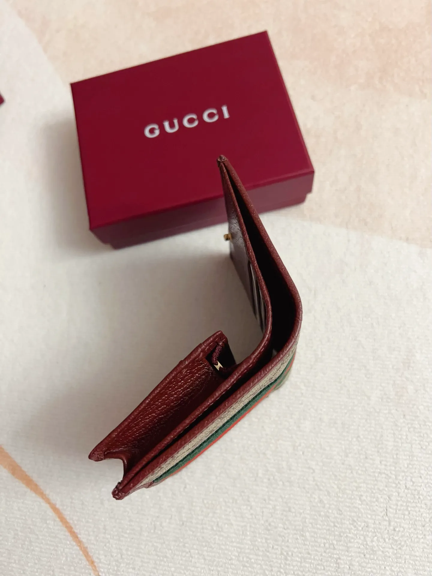 💰360 🇭🇺🇭🇺 official website synchronizes new styles! Ophidia series ~ short clip wallet, 🍉🍉 made of GG Supreme original factory pig grain first-layer cowhide with PVC 🍉🍉 equipped with iconic double G hardware marks, classic red and green webbing, exquisitely made! 🍉🍉Model number: 838487🍉🍉Size: 11x8x3cm, color: brown maroon