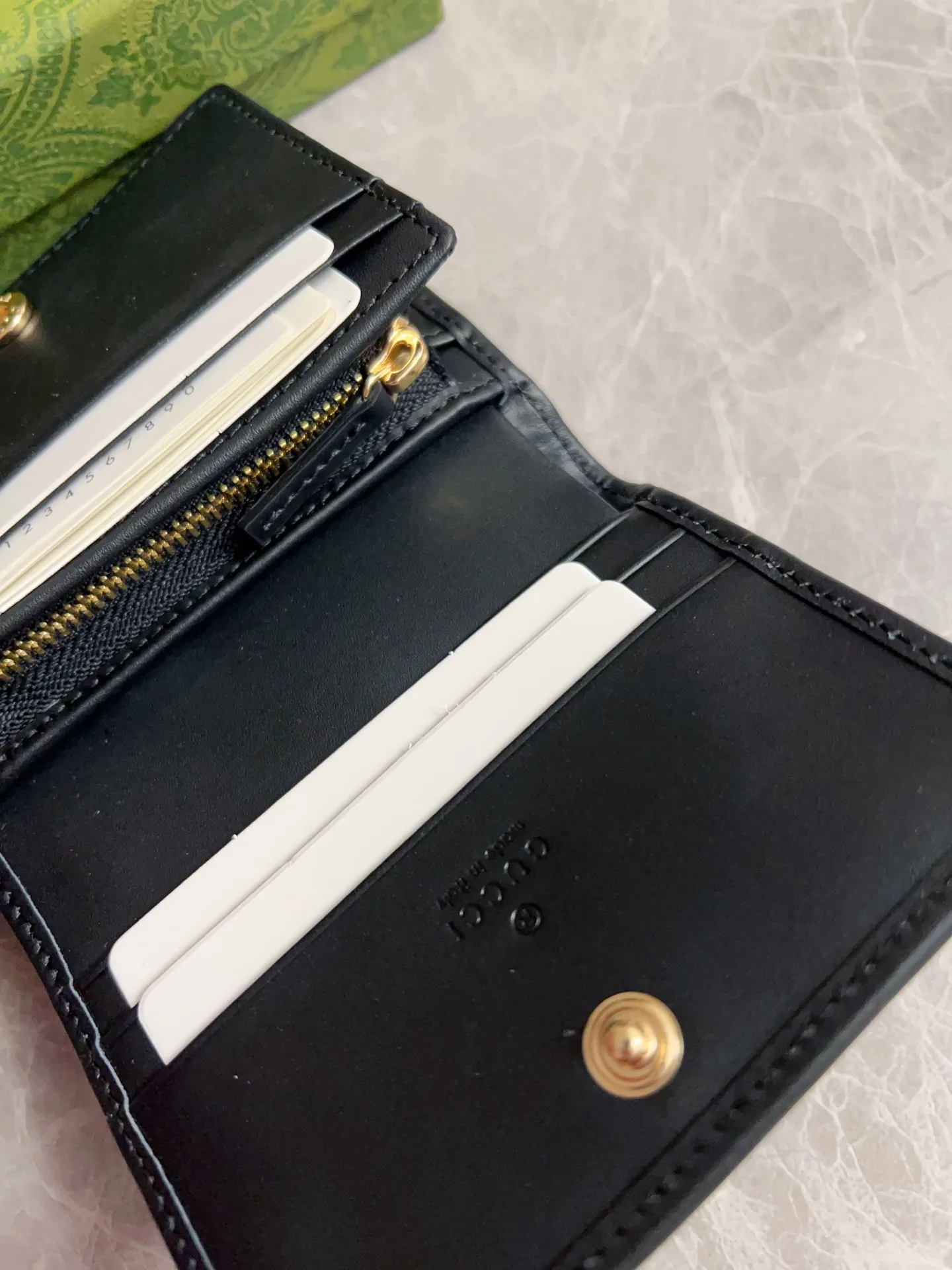 💰360 🇭🇺🇭🇺🐡🐡Newly launched Gucci made of GG Supreme high-end artificial canvas and cowhide material 🐡🐡1955 Horsebit Card Holder This series adopts the same double-ring and long strip design as the handbag 🐡🐡This detail is inspired by the brand’s equestrian origins 🐡🐡It is one of Gucci’s classic heritage🐡🐡It is also one of the brand’s most representative symbolic elements🐡🐡Model: 621887, size: width 11x height 8.5x side width 3cm