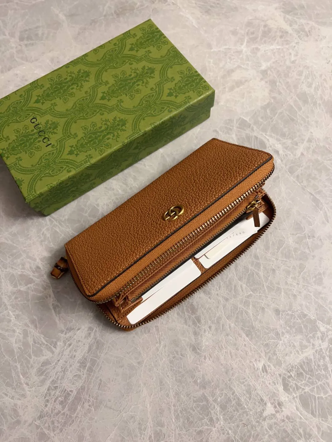💰460 🇭🇺🇭🇺GG Marmont series long clips are available! Exquisite and generous! Model: 739499. Size: 19.5*11*3cm. Color: black/burgundy/brown/original leather.