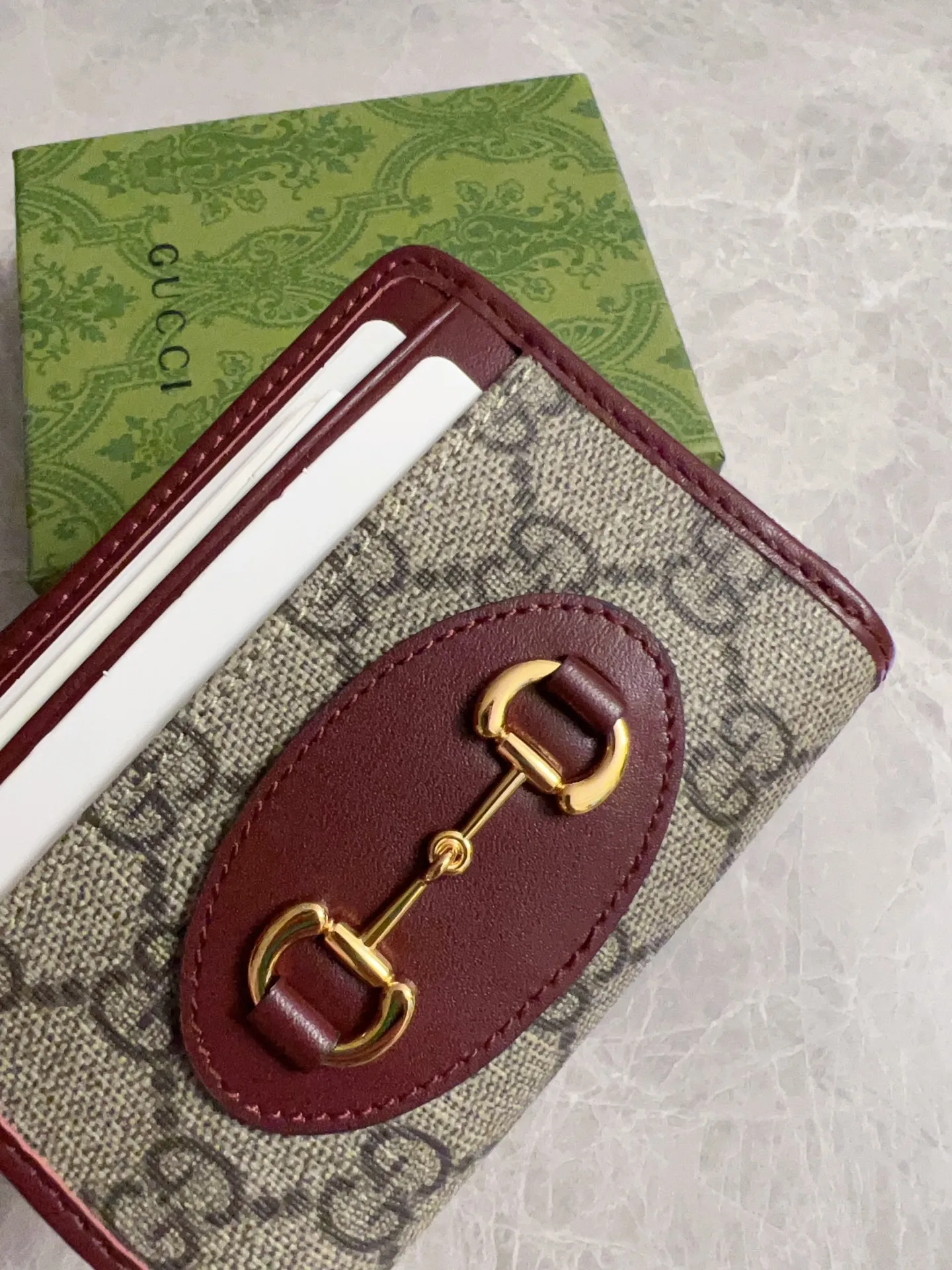 💰380 🇭🇺🇭🇺GG Marmont series🧼🧼Card holder~Business card collection in one🧼🧼Elegant and exquisite design, a must-have and versatile item! Super awesome! Model: 658549. Size: 11.5*8.5*3cm. Color: white~brown/PVC