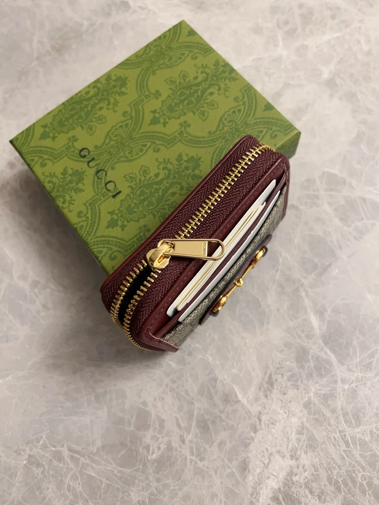 💰380 🇭🇺🇭🇺GG Marmont series🧼🧼Card holder~Business card collection in one🧼🧼Elegant and exquisite design, a must-have and versatile item! Super awesome! Model: 658549. Size: 11.5*8.5*3cm. Color: white~brown/PVC