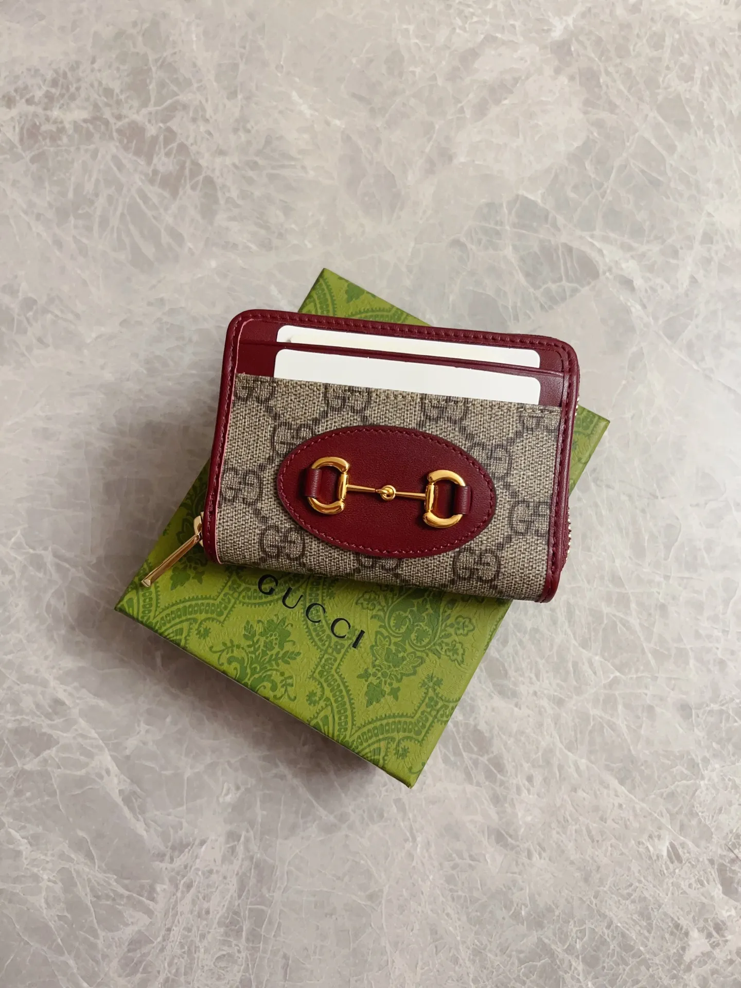 💰380 🇭🇺🇭🇺GG Marmont series🧼🧼Card holder~Business card collection in one🧼🧼Elegant and exquisite design, a must-have and versatile item! Super awesome! Model: 658549. Size: 11.5*8.5*3cm. Color: white~brown/PVC