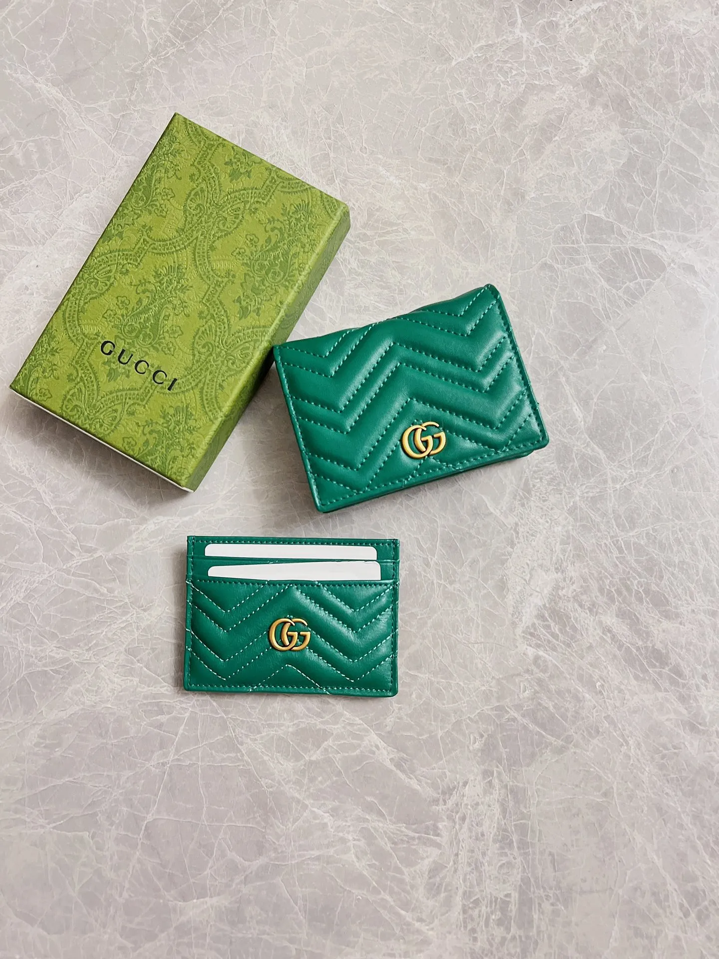 💰340 🇭🇺🇭🇺 The latest ~ GG Marmont card holder 👛👛 chevron pattern quilted original leather, 💋💋 GG logo pattern on the back, bronze hardware accessories 👛👛 Style number: 466492, size: W11*H8*D3 cm , Color: black, bright red, dark green, nude pink