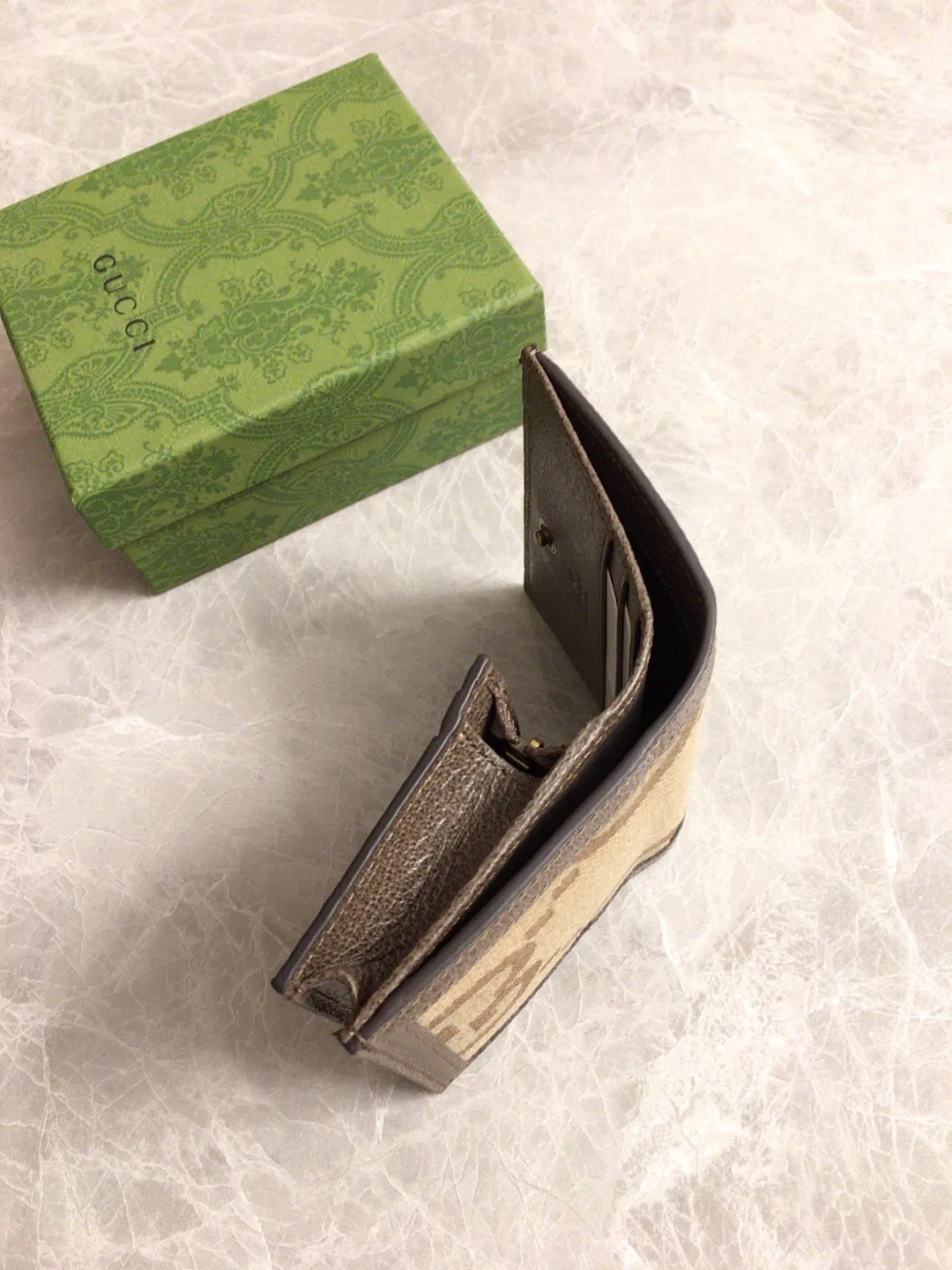 💰400🇭🇺🇭🇺Gucci Diana Bamboo Wallet ~ Card Holder, 🪅🪅 integrates the brand’s recognizable elements, with ingeniously decorated bamboo accessories and monogram details. 🪅🪅This wallet is made of Double G pattern canvas, with unique dimensions and a modern feel. 🪅🪅Model: 658244, size: 11cm×8cm×2.5cm