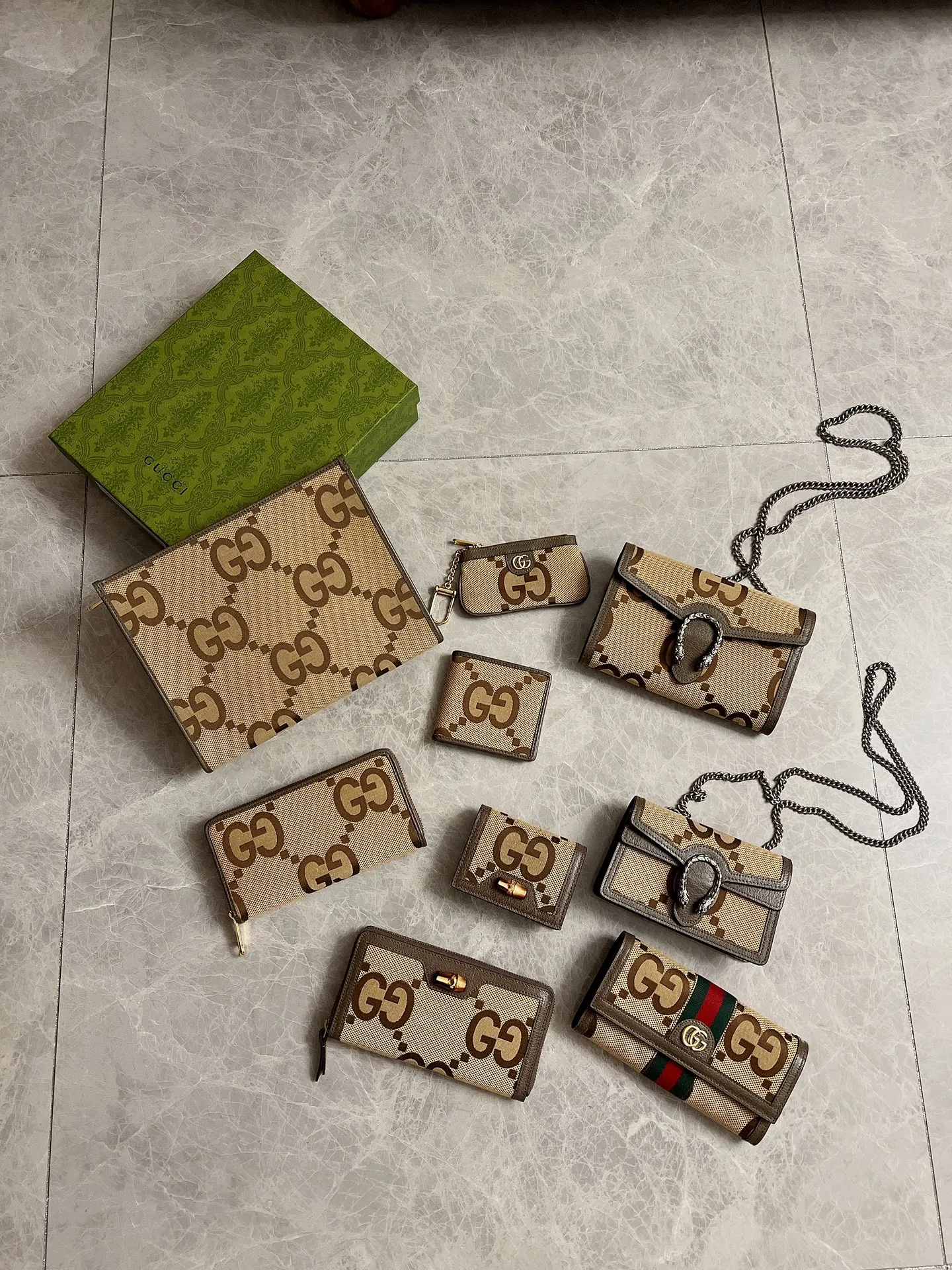 💰400🇭🇺🇭🇺Gucci Diana Bamboo Wallet ~ Card Holder, 🪅🪅 integrates the brand’s recognizable elements, with ingeniously decorated bamboo accessories and monogram details. 🪅🪅This wallet is made of Double G pattern canvas, with unique dimensions and a modern feel. 🪅🪅Model: 658244, size: 11cm×8cm×2.5cm