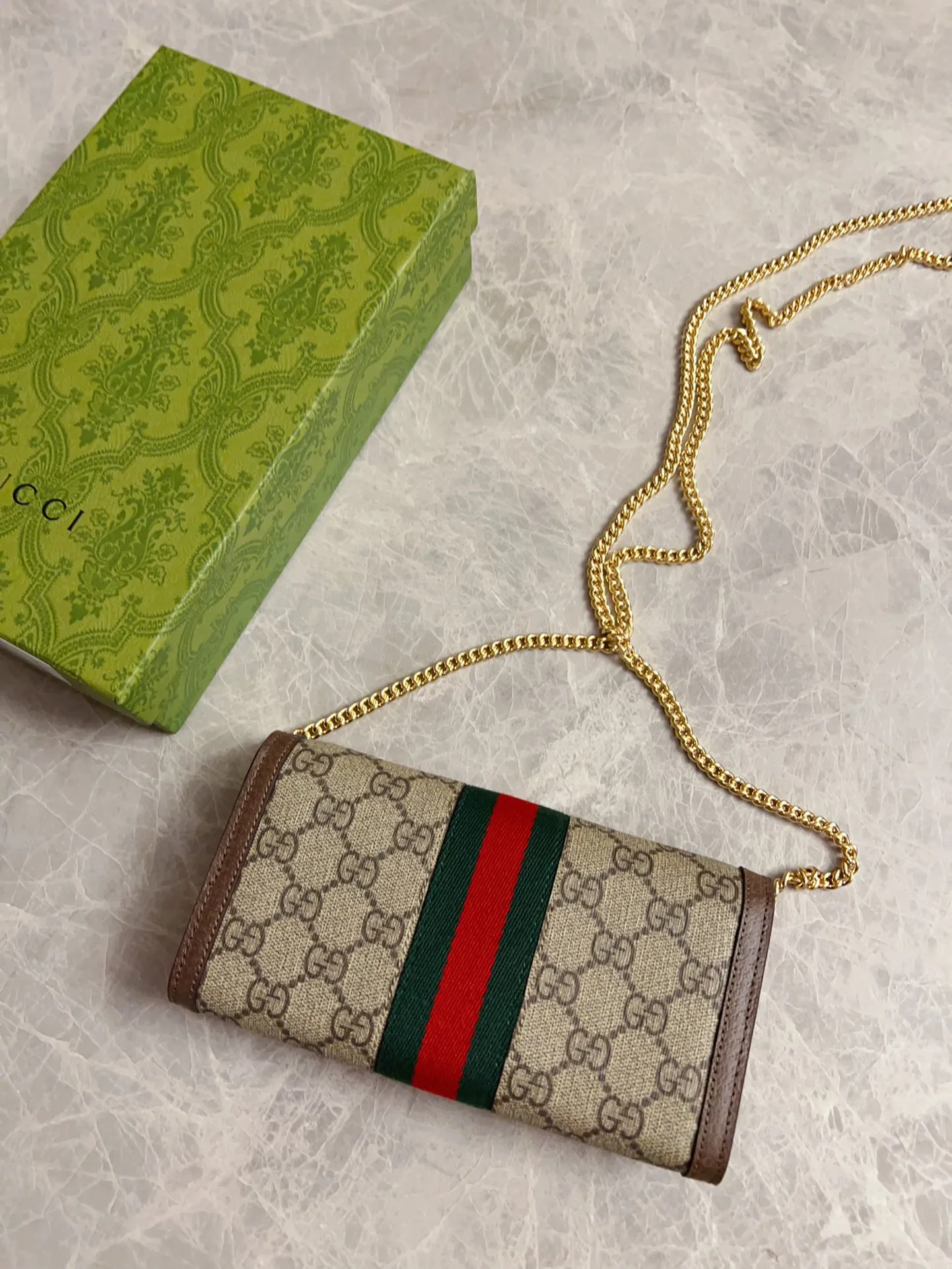 💰640🇭🇺🇭🇺 The new model is synchronized with the official website! Ophidia series ~ chain bag 🌿🌿 is made of GG Supreme high-grade PVC fabric 🌿🌿 with iconic double G hardware marks, classic red and green webbing, exquisite and practical interior 🌿🌿 fashionable and elegant, lightweight and practical, 🌿🌿 model number: 772309, size: 19x10x3cm, color: coffee\red and green belt