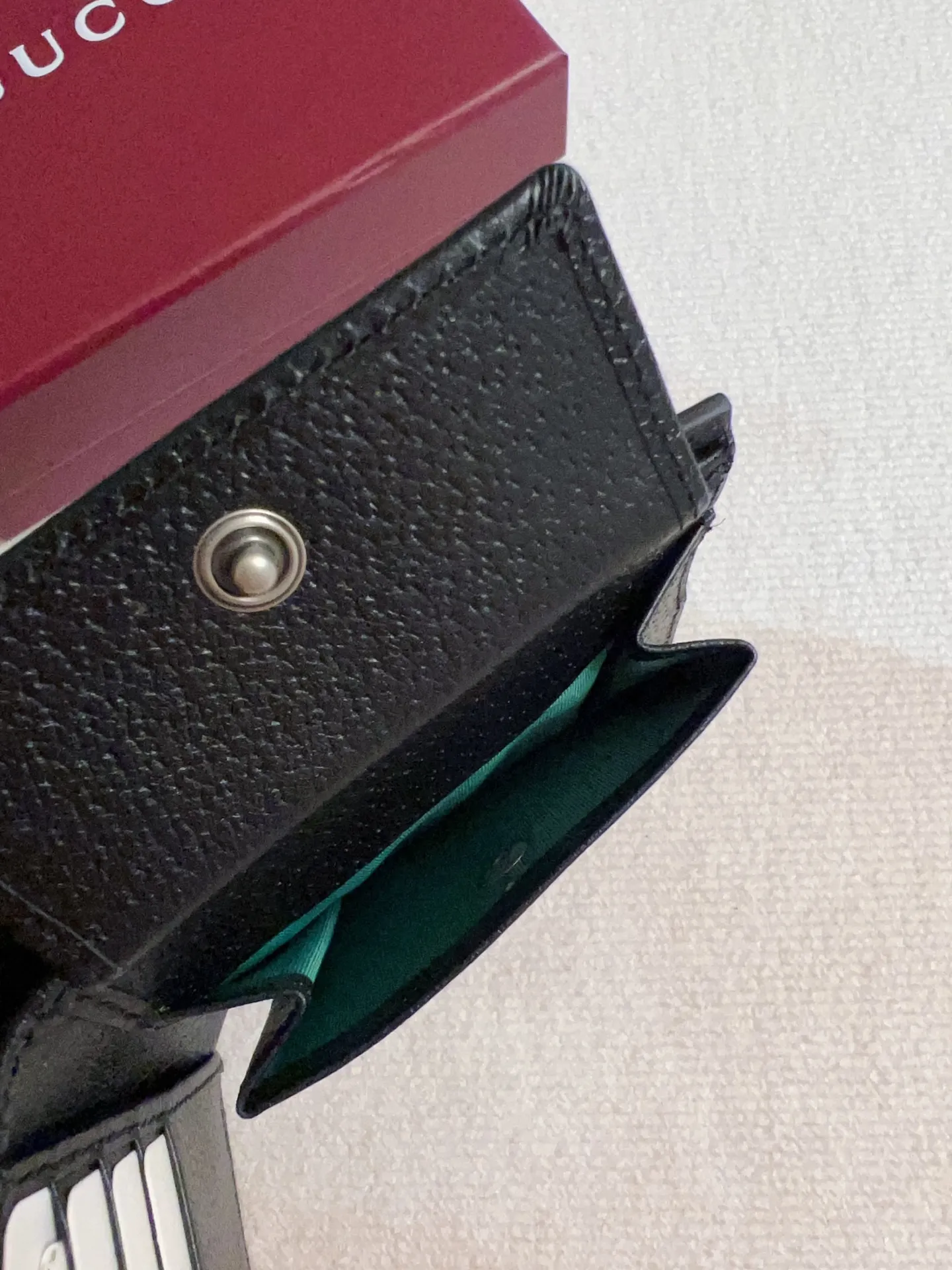 💰320 🇭🇺🇭🇺 The official website is synchronized with the new model! Ophidia series ~ short wallet, 🍊🍊made of GG Supreme original factory pig grain first-layer cowhide 🍊🍊 with iconic double G hardware marks, classic red and green webbing, exquisitely made! 🍊🍊Model number: 834792🍊🍊Size: 11x9cm, color: black