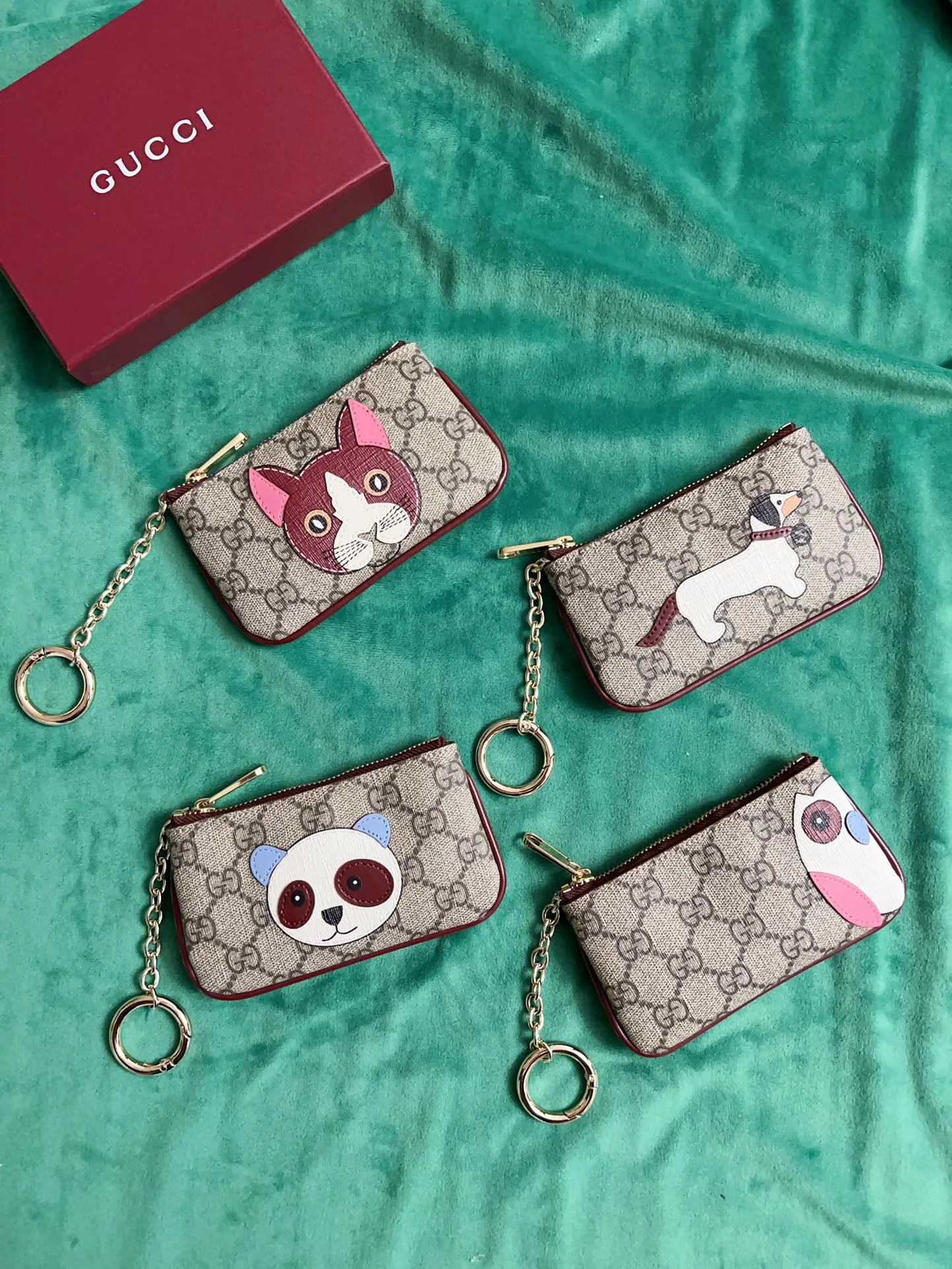💰360 🇭🇺🇭🇺New products on official website! Exquisite key bag 🔑 ~ lipstick bag 💄🐹🐹 pvc with burgundy calfskin, with cute and exquisite cartoon patterns on the leather! 🐹🐹Style number 818768, size: 12x8x1.5cm, 🐹🐹Little red cat, puppy, panda, owl, exquisite and cute! Original product!