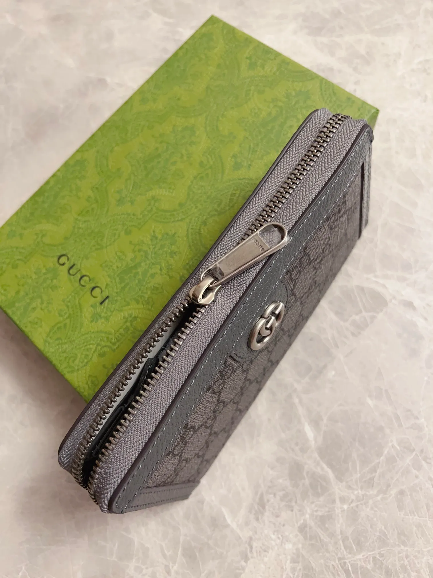 💰440 🇭🇺🇭🇺GucciO’s latest phidia series zipper bag, Ophidia series items have endless retro feelings. Gray GG Supreme canvas, gray cowhide piping, palladium tone hardware Double G Model: 706844 Dimensions: 19x 10x2.5cm Color: gray/pvc.