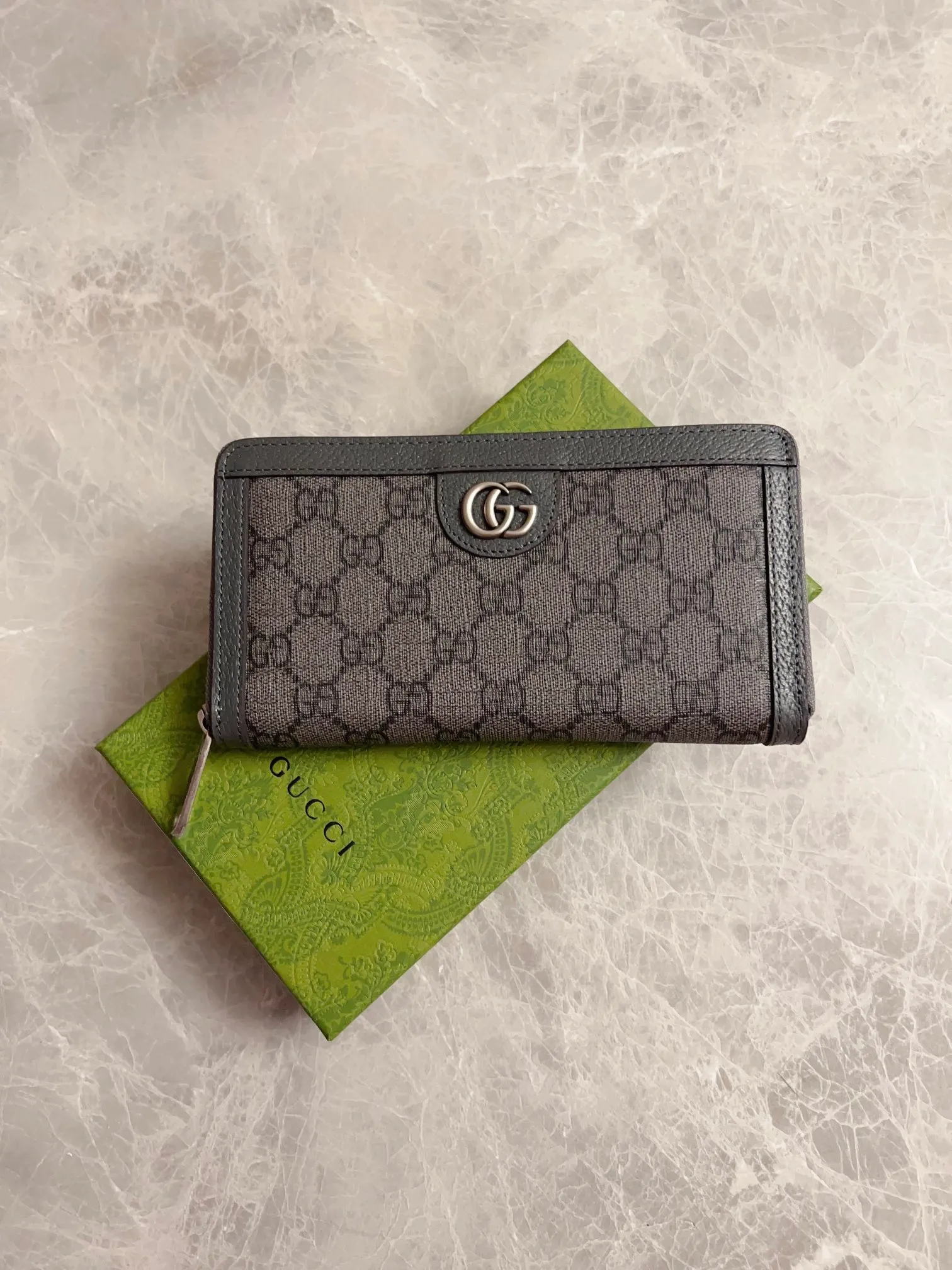 💰440 🇭🇺🇭🇺GucciO’s latest phidia series zipper bag, Ophidia series items have endless retro feelings. Gray GG Supreme canvas, gray cowhide piping, palladium tone hardware Double G Model: 706844 Dimensions: 19x 10x2.5cm Color: gray/pvc.