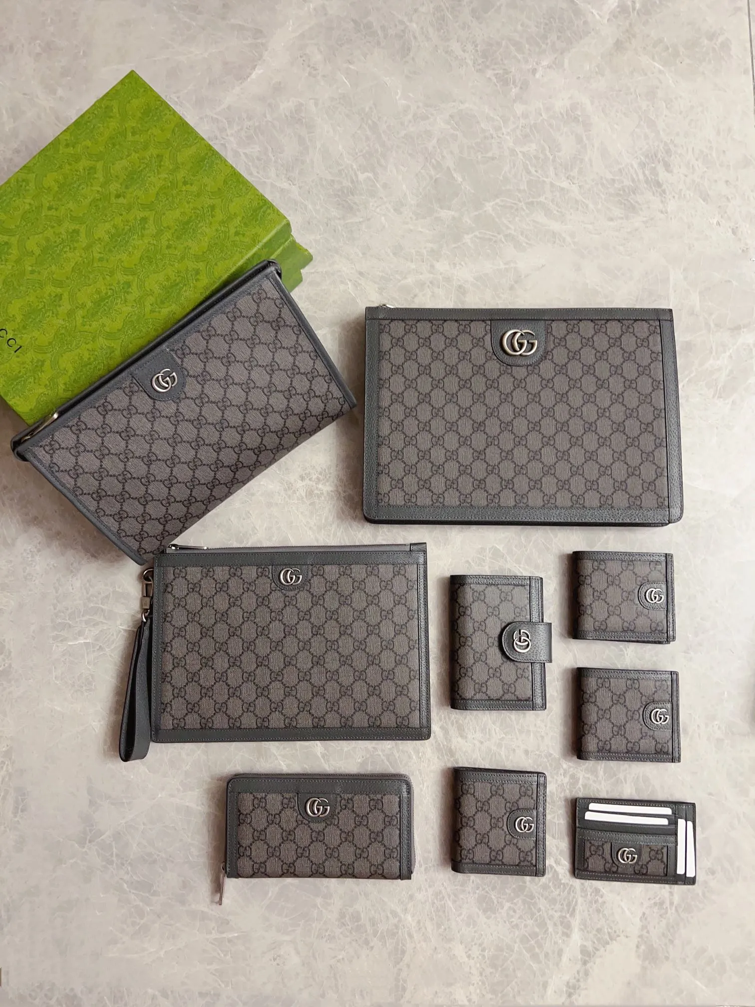 💰440 🇭🇺🇭🇺GucciO’s latest phidia series zipper bag, Ophidia series items have endless retro feelings. Gray GG Supreme canvas, gray cowhide piping, palladium tone hardware Double G Model: 706844 Dimensions: 19x 10x2.5cm Color: gray/pvc.