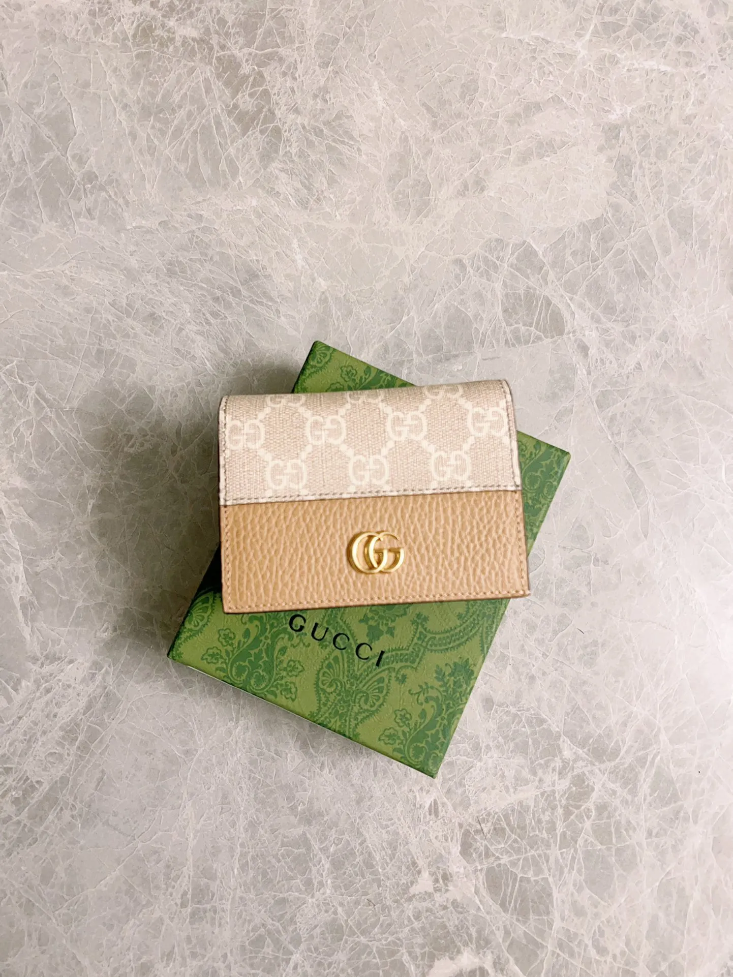 💰360 🇭🇺🇭🇺gucci new product! Using imported original leather and imported thread,‼ ️The new Ophidia series❣ Made of calfskin imported from Italy, equipped with classic double G hardware, a new style and contour support are now available. A structural shape in which the inner side is divided into intervals. 😘Made from top overseas hardware, 💍Model: 658610, Color: Khaki PVC Size: 11x9x3cm