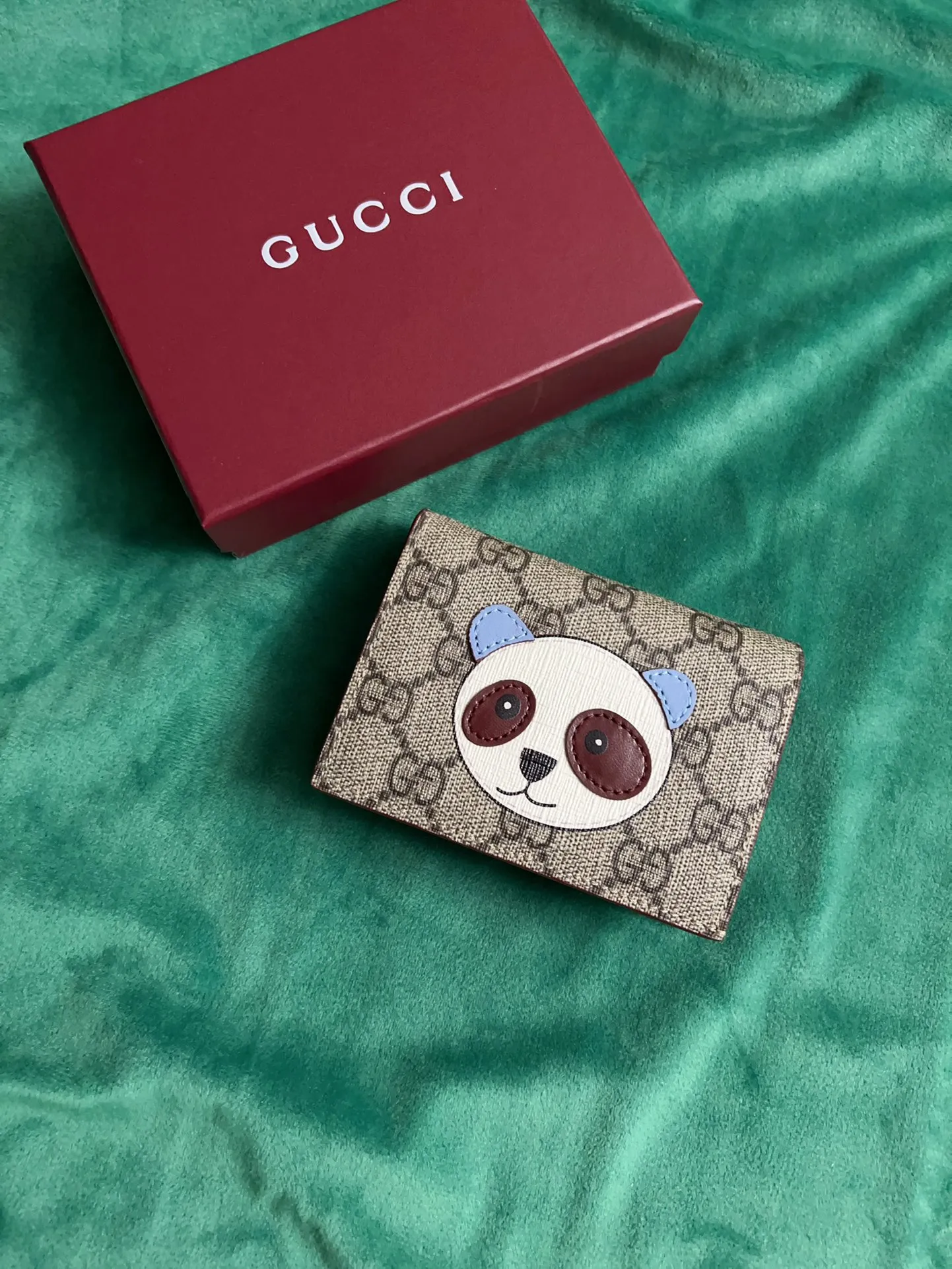 💰360 🇭🇺🇭🇺New products on official website! Exquisite small card holder~wallet🐹🐹PVC with burgundy calfskin, with cute and exquisite cartoon patterns on the leather! 🐹🐹Style number 818767, size: 11x8x3cm, 🐹🐹Little red cat, puppy, panda, owl, exquisite and cute! Original product!