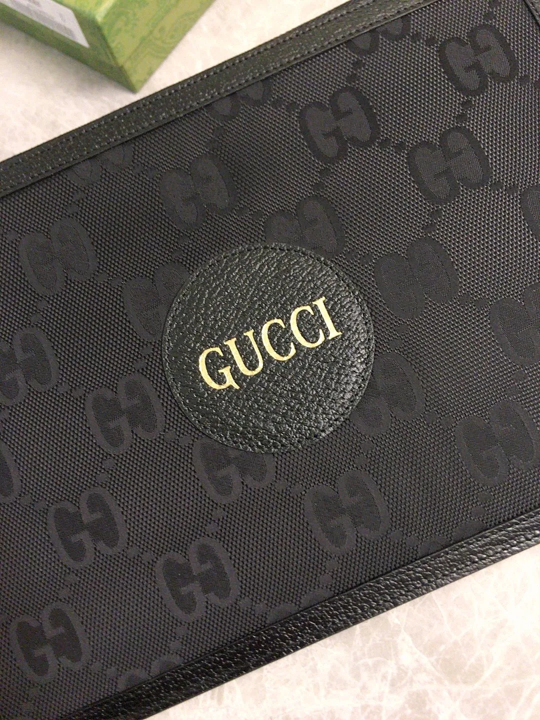 💰520 🇭🇺🇭🇺Official website sync new style‼ ️The 2020 early autumn Gucci Off The Grid series is the first series of Gucci Circular Lines. 🧵The design of this product line makes full use of a variety of recyclable and sustainably sourced organic bio-based materials 🧵Regenerated nylon is made of recyclable sewing threads and accessories 🧵Relying on a bright opaque background to highlight the brand's unique GG pattern element! 🧵Black leather piping, brass alloy metal accessories, decorated with Gucci brand genuine cowhide logo! 🧵Model: 625598, size: 30x20