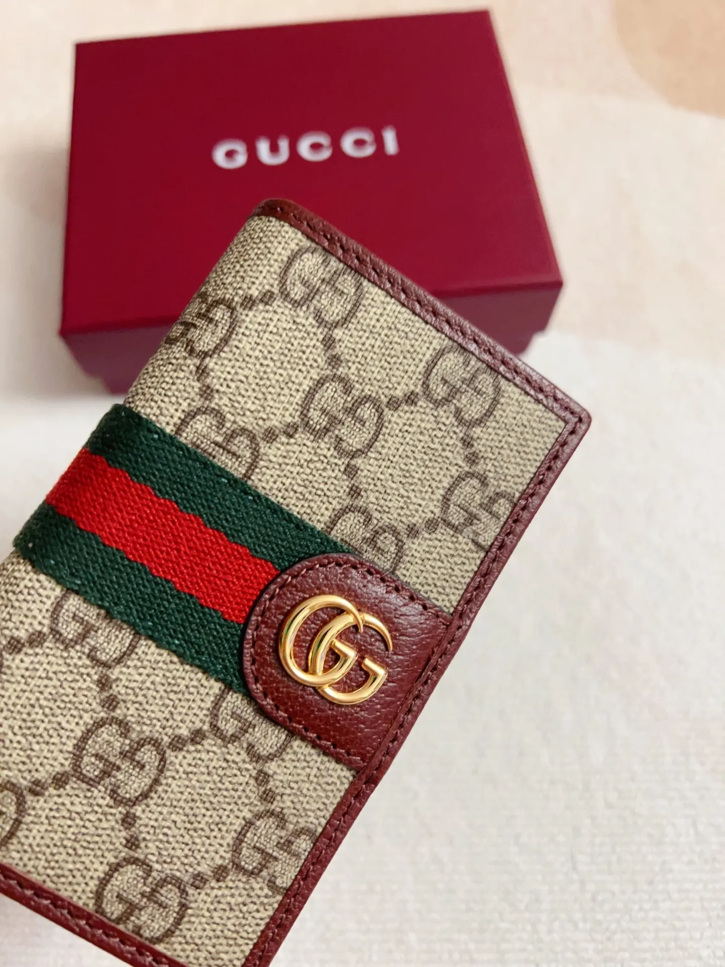 💰330🇭🇺🇭🇺 The new model is synchronized with the official website! Ophidia series ~ card holder wallet, 🍉🍉 made of GG Supreme original factory pig grain first-layer cowhide with PVC 🍉🍉 equipped with iconic double G hardware marks, classic red and green webbing, exquisitely made! 🍉🍉Model number: 834691🍉🍉Size: 11x10cm, color: brown maroon