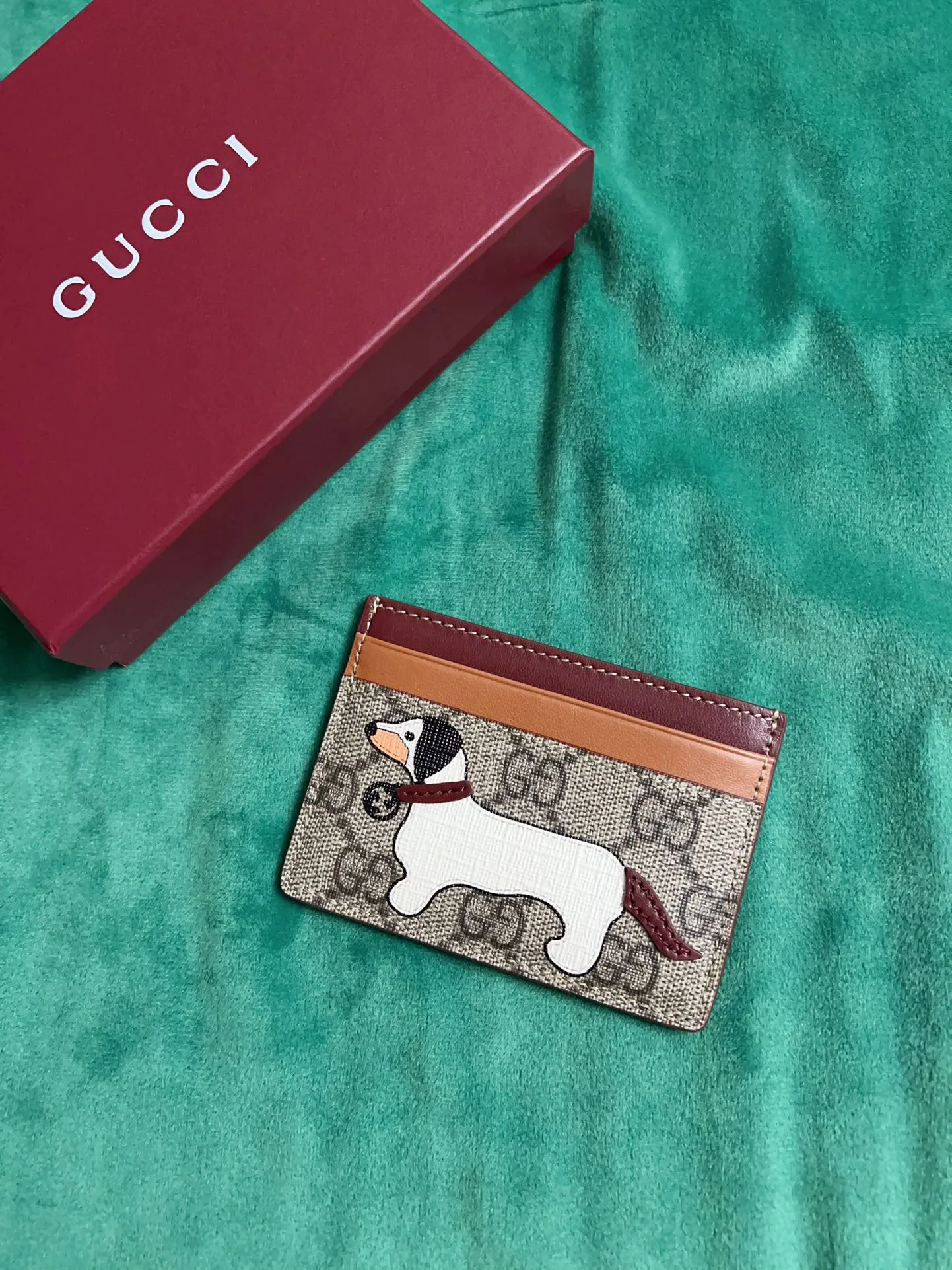 💰260 🇭🇺🇭🇺New product on official website! Exquisite small card holder PVC with burgundy calfskin, 🤡🤡cut and printed with cute and exquisite cartoon patterns! 🤡🤡Style number 818769, size: 11x7cm, 🤡🤡little red cat, puppy, panda, owl, exquisite and cute! Original product!