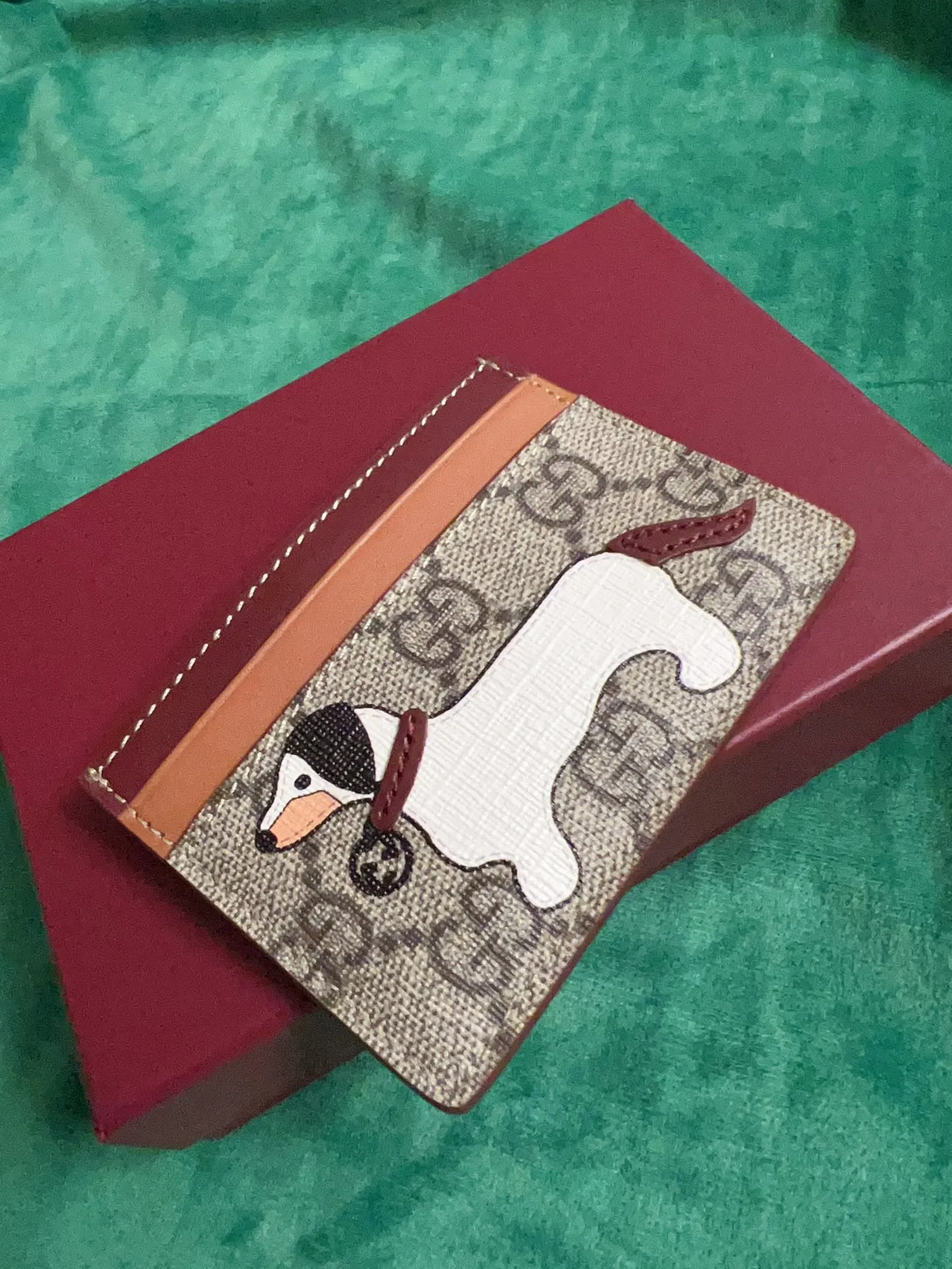 💰260 🇭🇺🇭🇺New product on official website! Exquisite small card holder PVC with burgundy calfskin, 🤡🤡cut and printed with cute and exquisite cartoon patterns! 🤡🤡Style number 818769, size: 11x7cm, 🤡🤡little red cat, puppy, panda, owl, exquisite and cute! Original product!