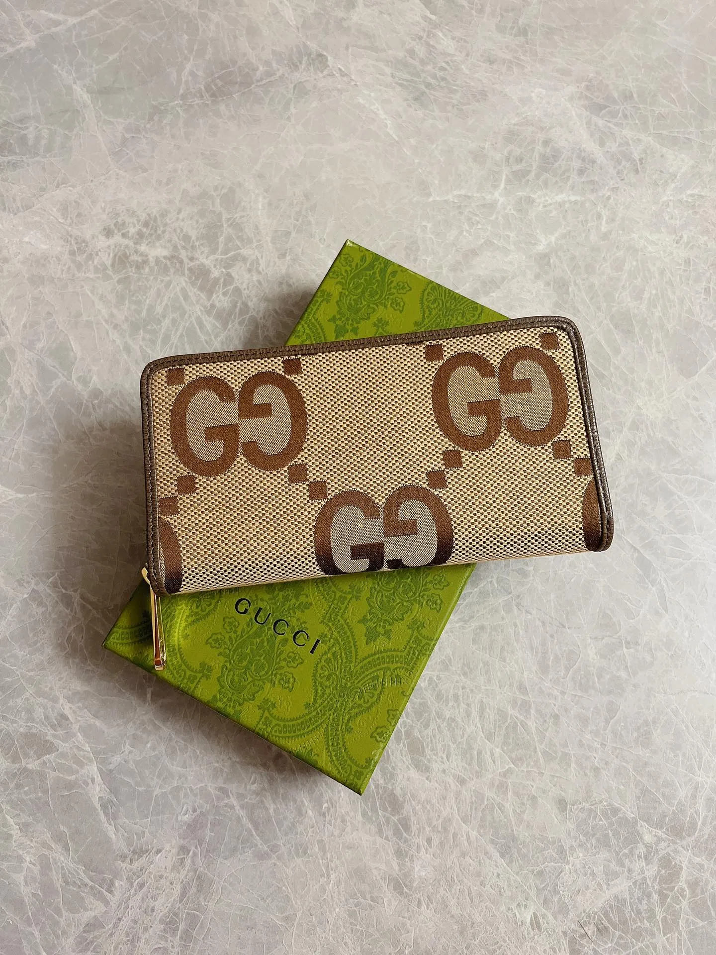 💰440🇭🇺🇭🇺Top original order! The Gucci Diana full-zip wallet incorporates the brand's most recognizable elements, with ingenious monogram details. This wallet is made of double-G pattern canvas, with unique dimensions and unique dimensions. It is simple and elegant, exuding a modern atmosphere. Model: 699316, size: 19cm×10.5cm×2cm