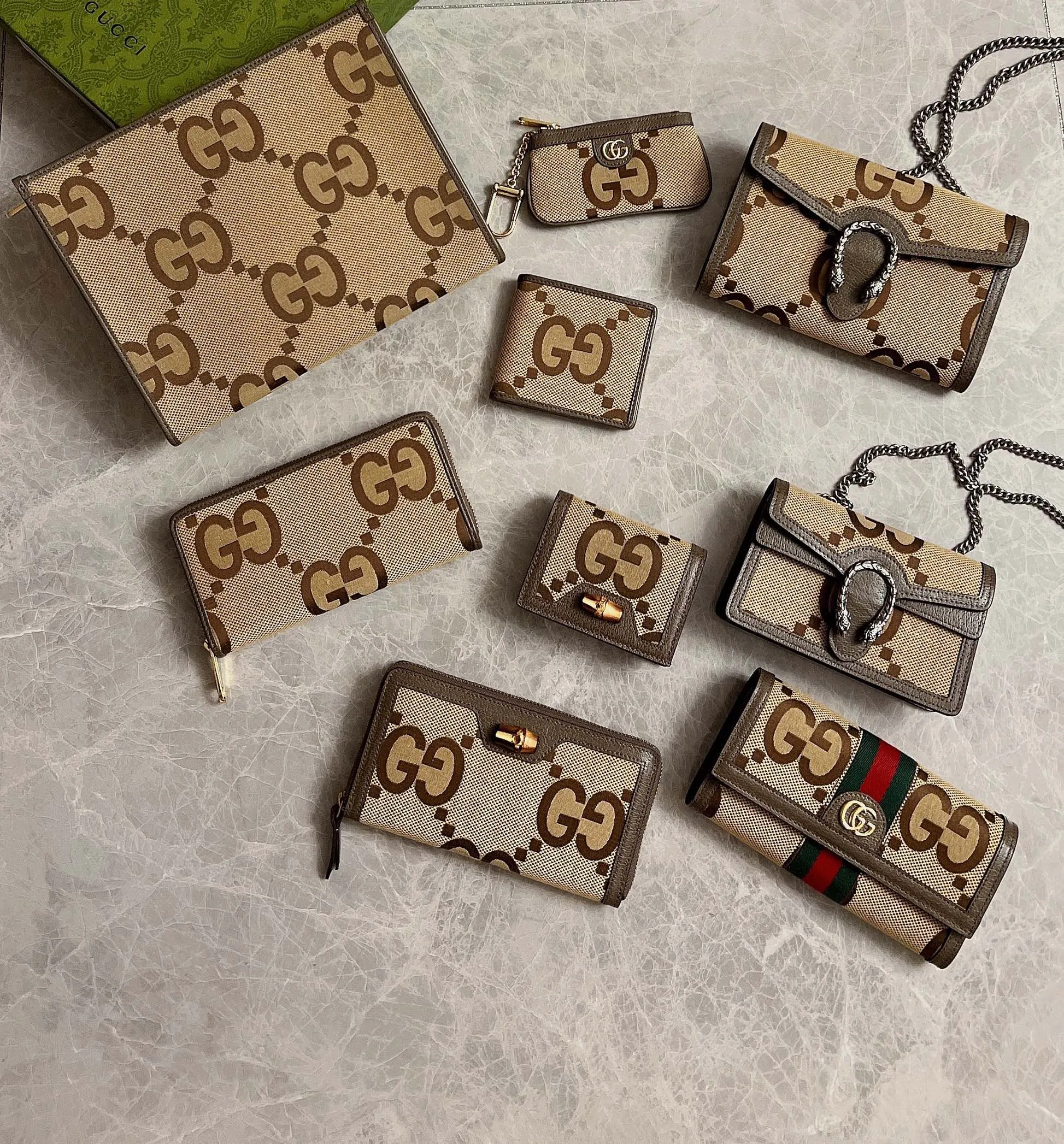 💰440🇭🇺🇭🇺Top original order! The Gucci Diana full-zip wallet incorporates the brand's most recognizable elements, with ingenious monogram details. This wallet is made of double-G pattern canvas, with unique dimensions and unique dimensions. It is simple and elegant, exuding a modern atmosphere. Model: 699316, size: 19cm×10.5cm×2cm