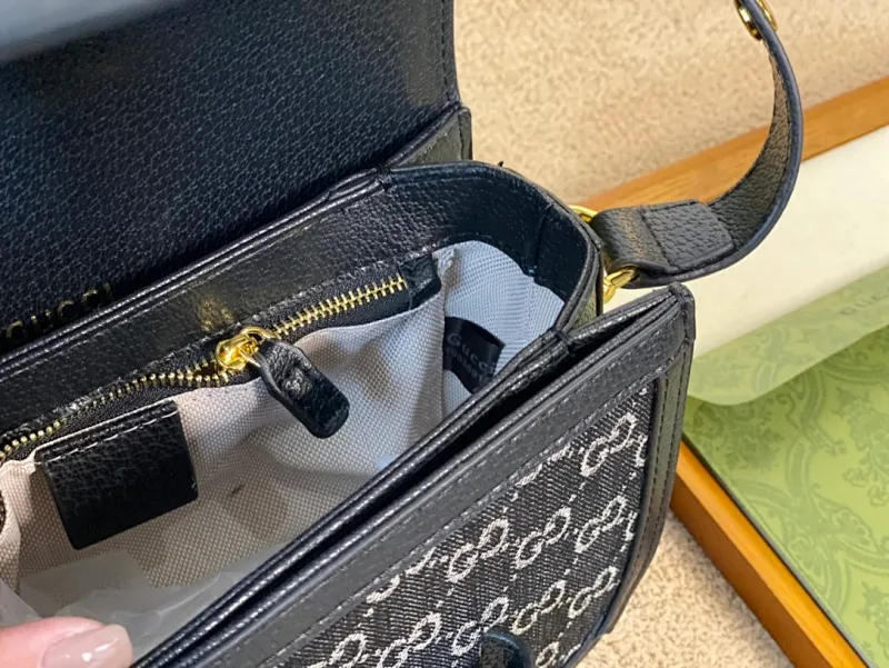 All categories Official website "Brand Women's Bags" Women's Bags 💙 GUCCI 2022 Official New Gucci Crossbody Bag Wholesale 58001600 High Quality Specifications: 22-15 CM