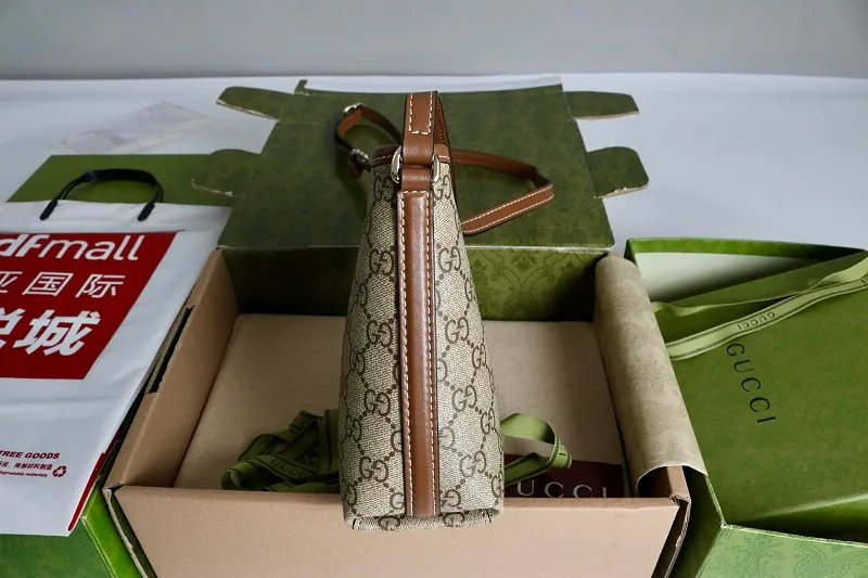All categories Official website "Brand Women's Bags" Women's Bags 💙 GUCCI 2026 GUCCI new crossbody shoulder bag