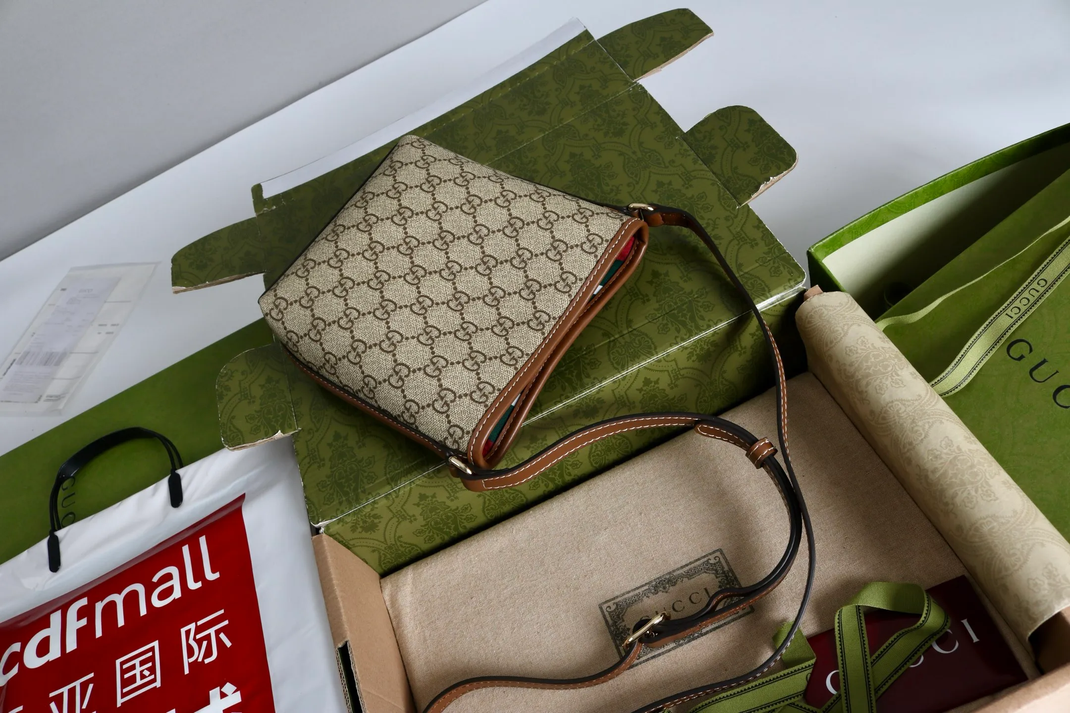 All categories Official website "Brand Women's Bags" Women's Bags 💙 GUCCI 2026 GUCCI new crossbody shoulder bag