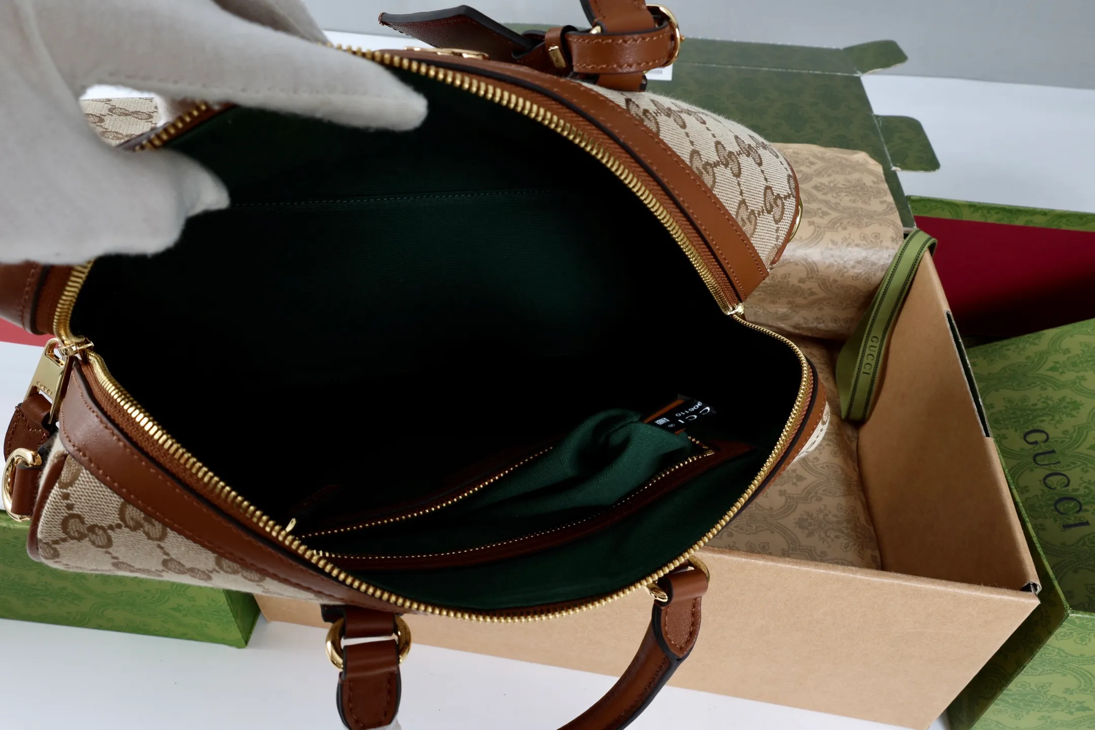 All categories Official website "Brand Women's Bags" Women's Bags 💙 GUCCI 2026 GUCCI new crossbody shoulder bag