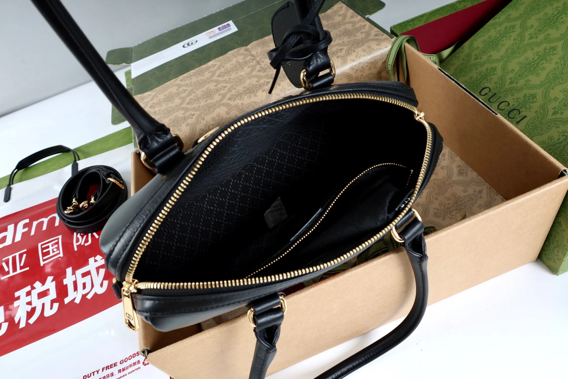 All categories Official website "Brand Women's Bags" Women's Bags 💙 GUCCI 2026 GUCCI new crossbody shoulder bag