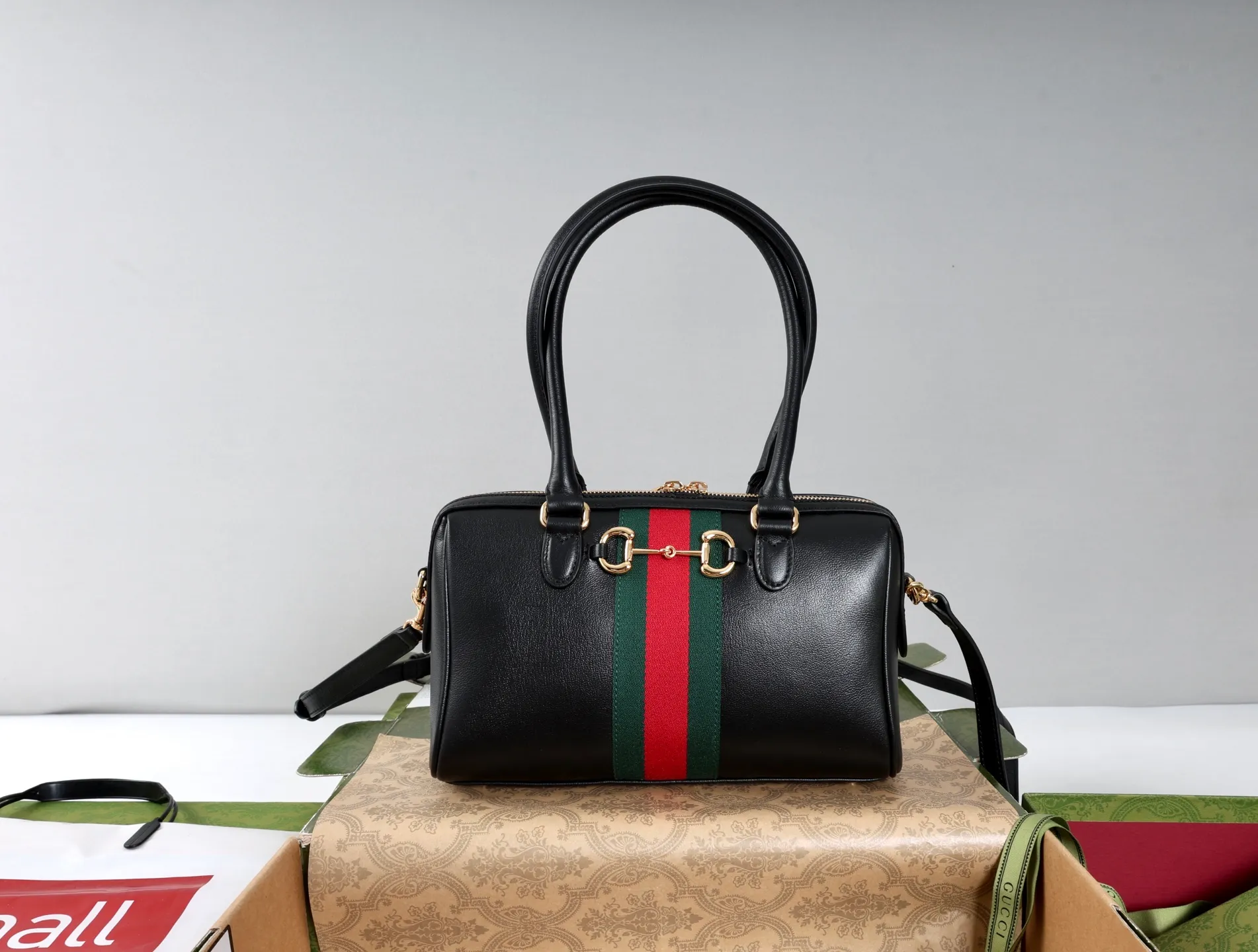 All categories Official website "Brand Women's Bags" Women's Bags 💙 GUCCI 2026 GUCCI new crossbody shoulder bag