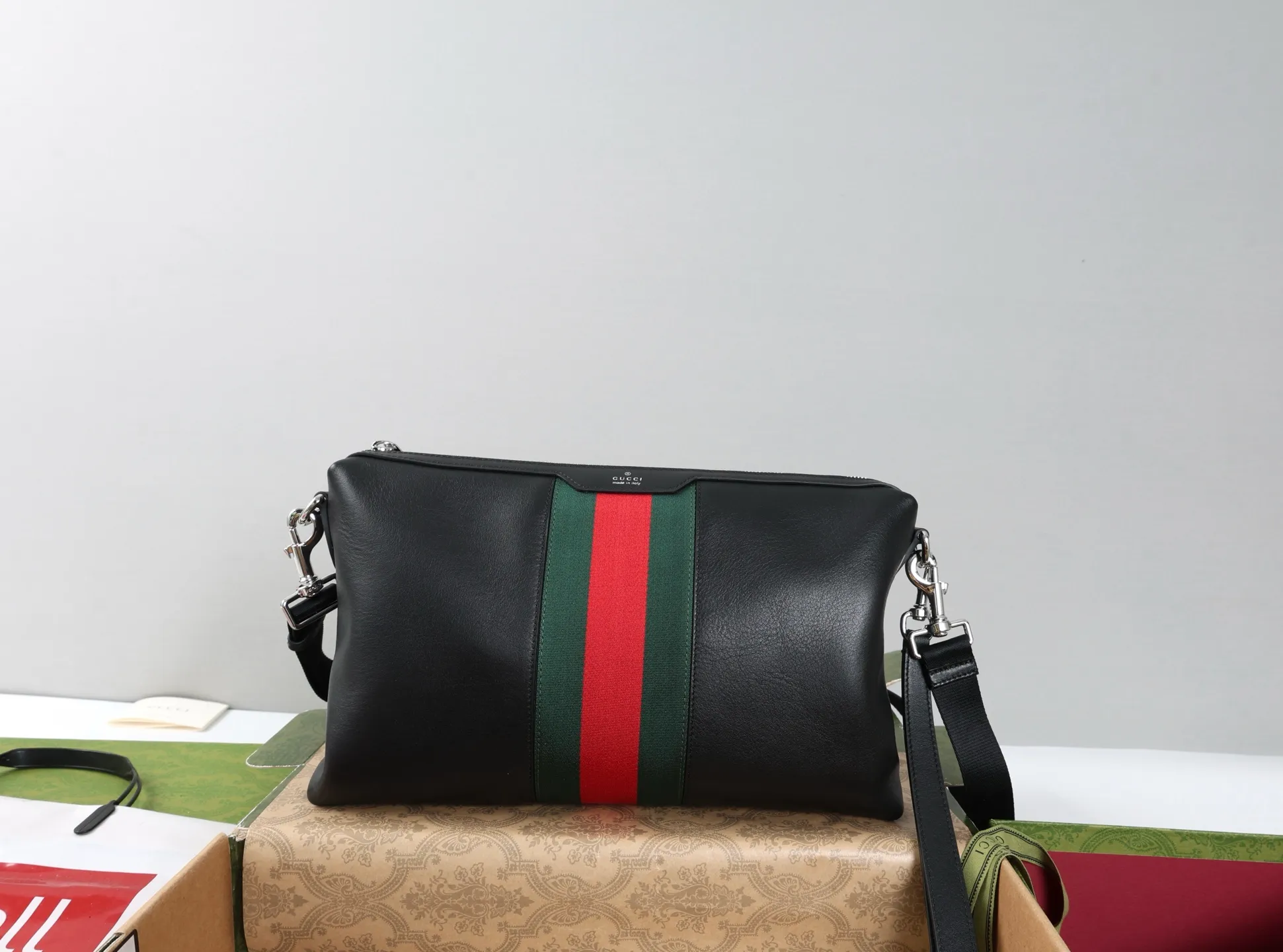 All categories Official website "Brand Women's Bags" Women's Bags 💙 GUCCI 2026 GUCCI new crossbody shoulder bag