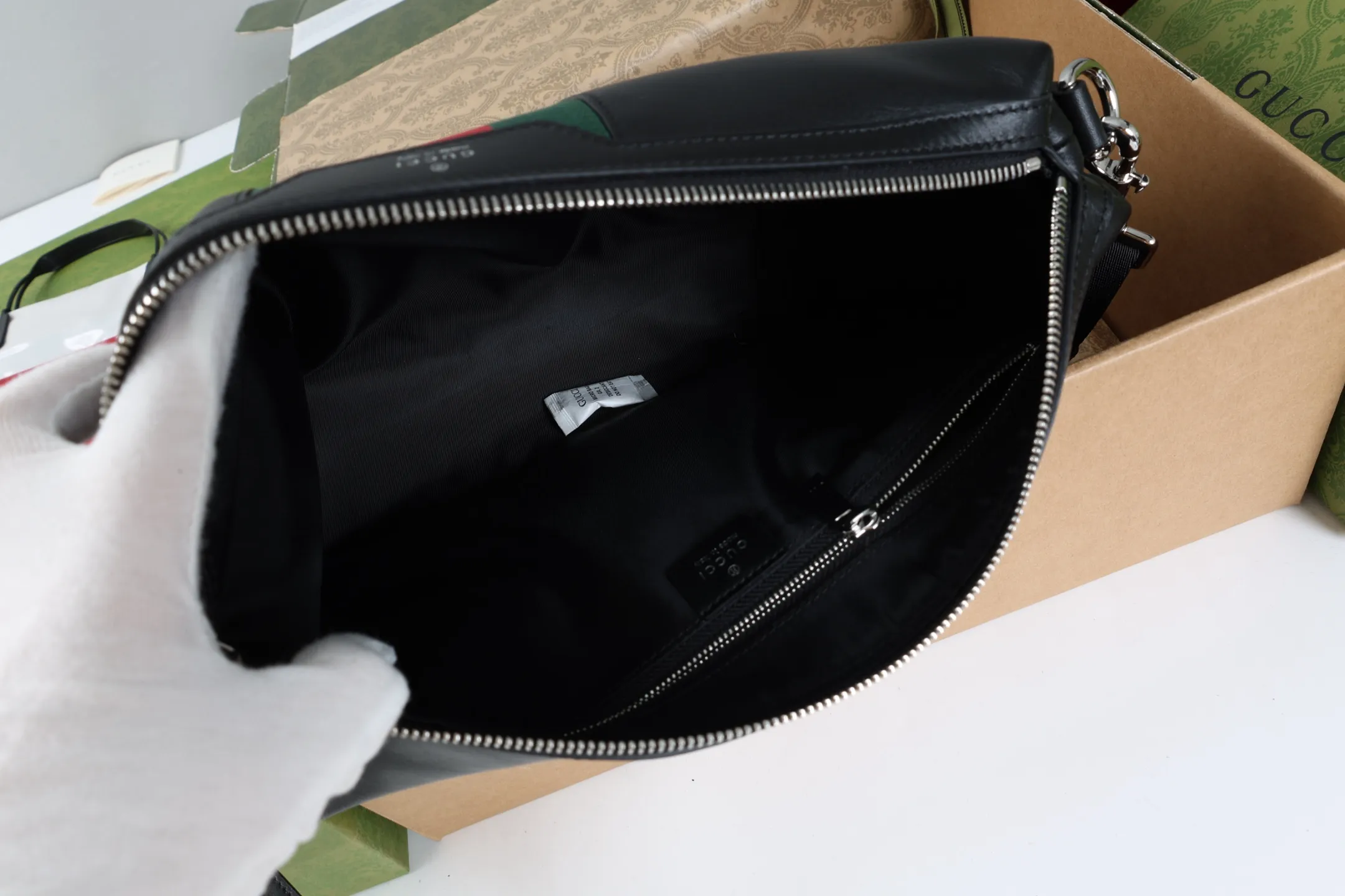 All categories Official website "Brand Women's Bags" Women's Bags 💙 GUCCI 2026 GUCCI new crossbody shoulder bag