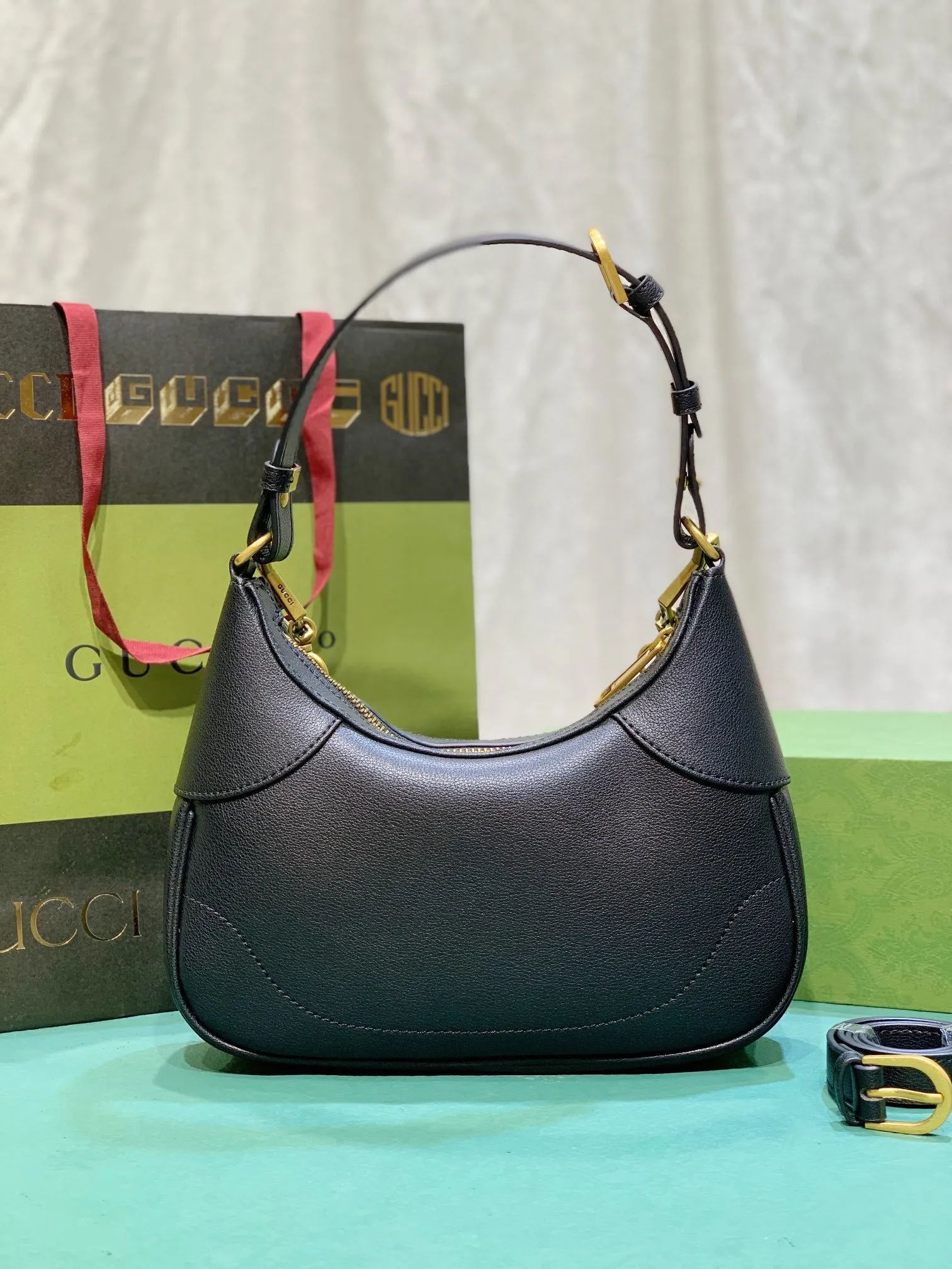 All categories Official website "Brand Women's Bags" Women's Bags 💙 GUCCI 2024 latest GUCCI crossbody bag