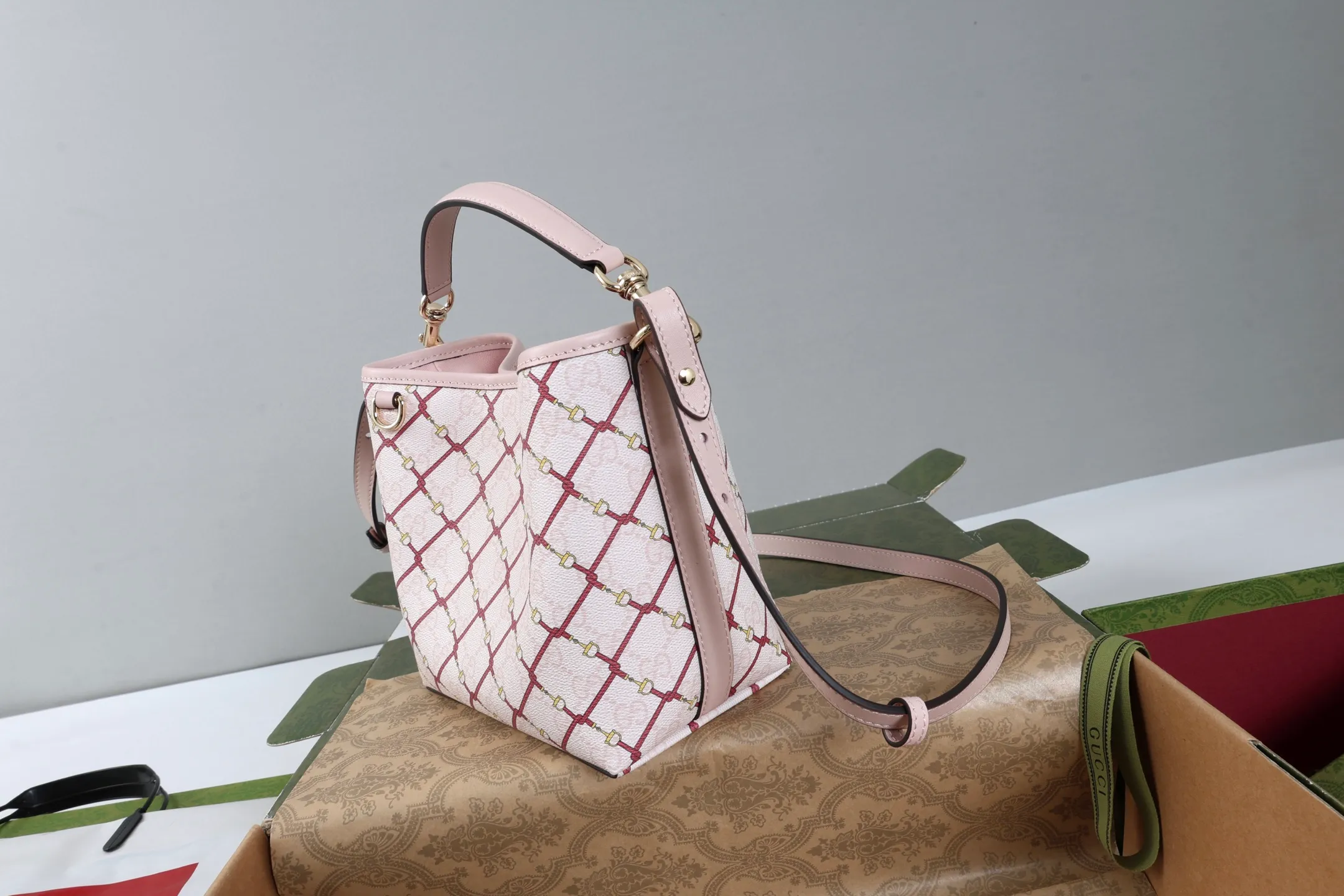 All categories Official website "Brand Women's Bags" Women's Bags 💙 GUCCI 2026 GUCCI new crossbody shoulder bag
