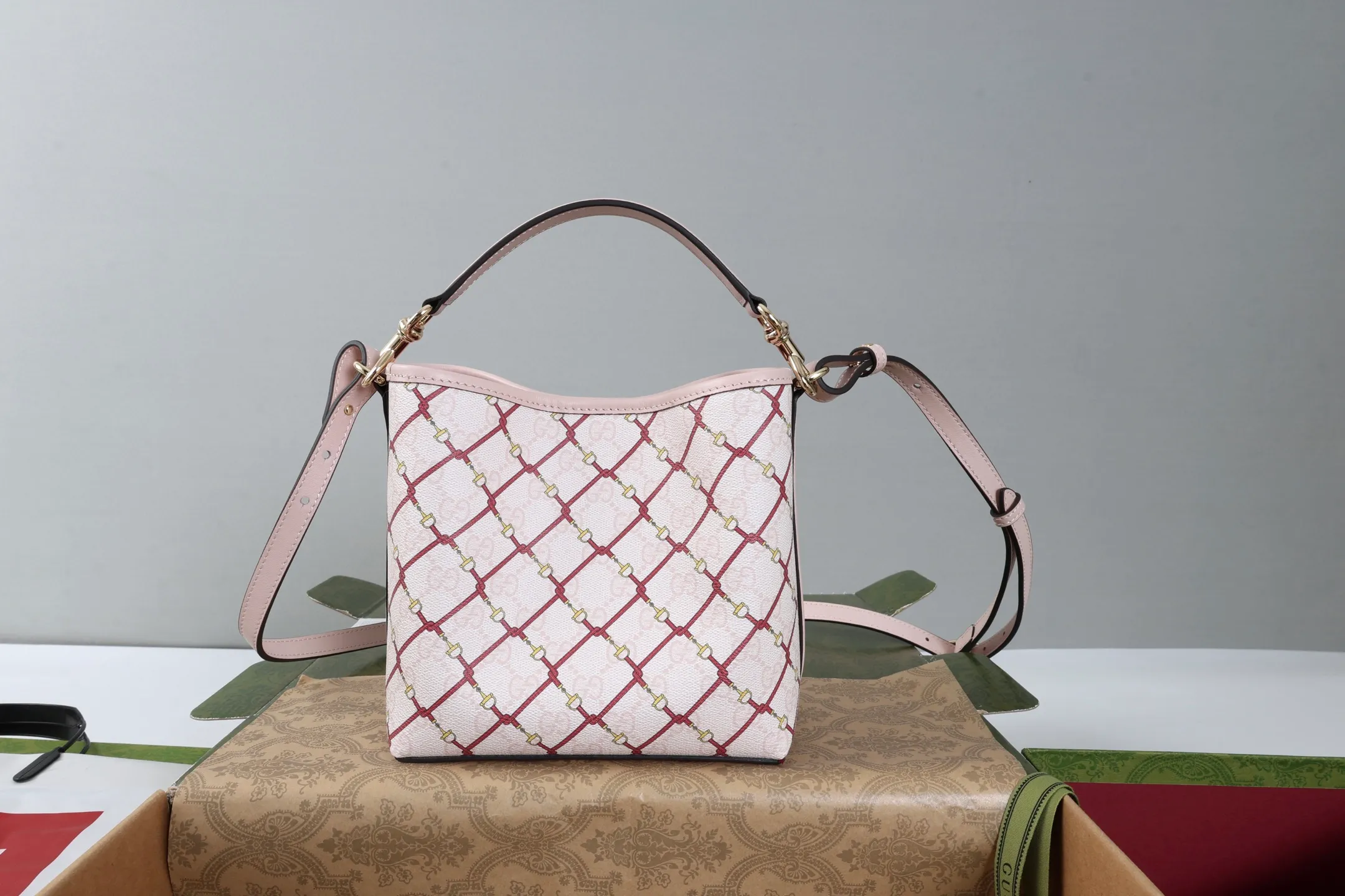 All categories Official website "Brand Women's Bags" Women's Bags 💙 GUCCI 2026 GUCCI new crossbody shoulder bag