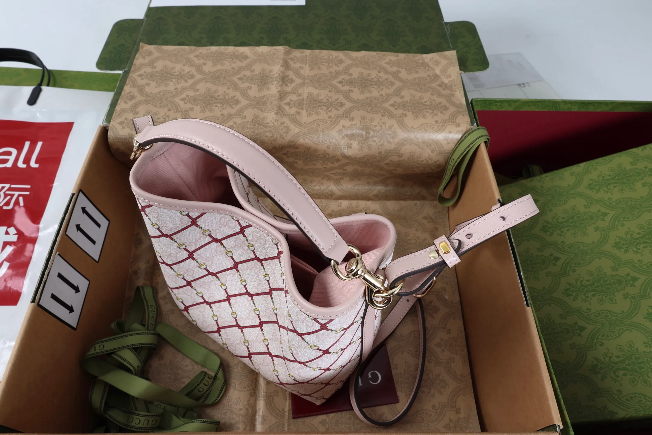 All categories Official website "Brand Women's Bags" Women's Bags 💙 GUCCI 2026 GUCCI new crossbody shoulder bag