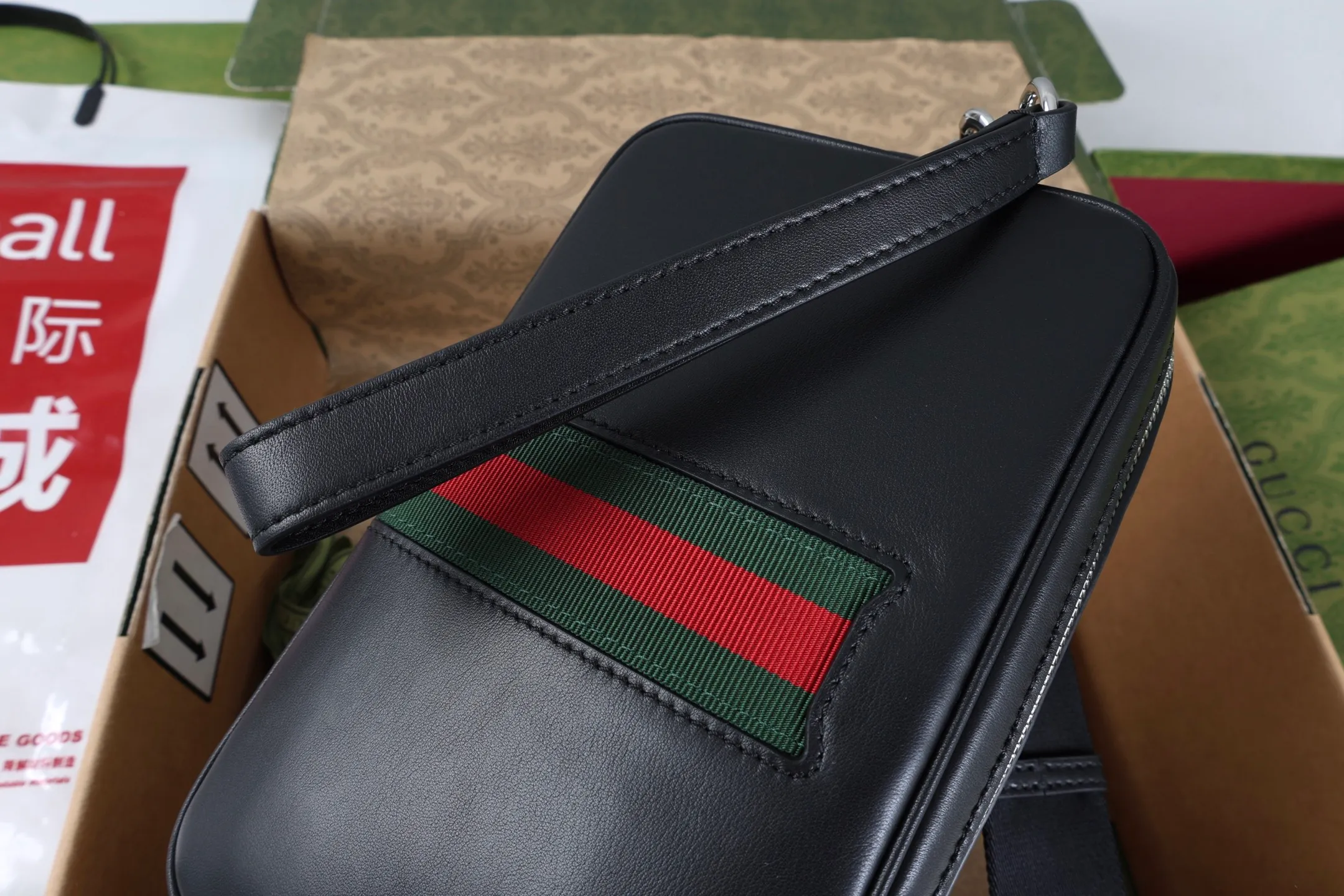 All categories Official website "Brand Women's Bags" Women's Bags 💙 GUCCI 2026 GUCCI new crossbody shoulder bag