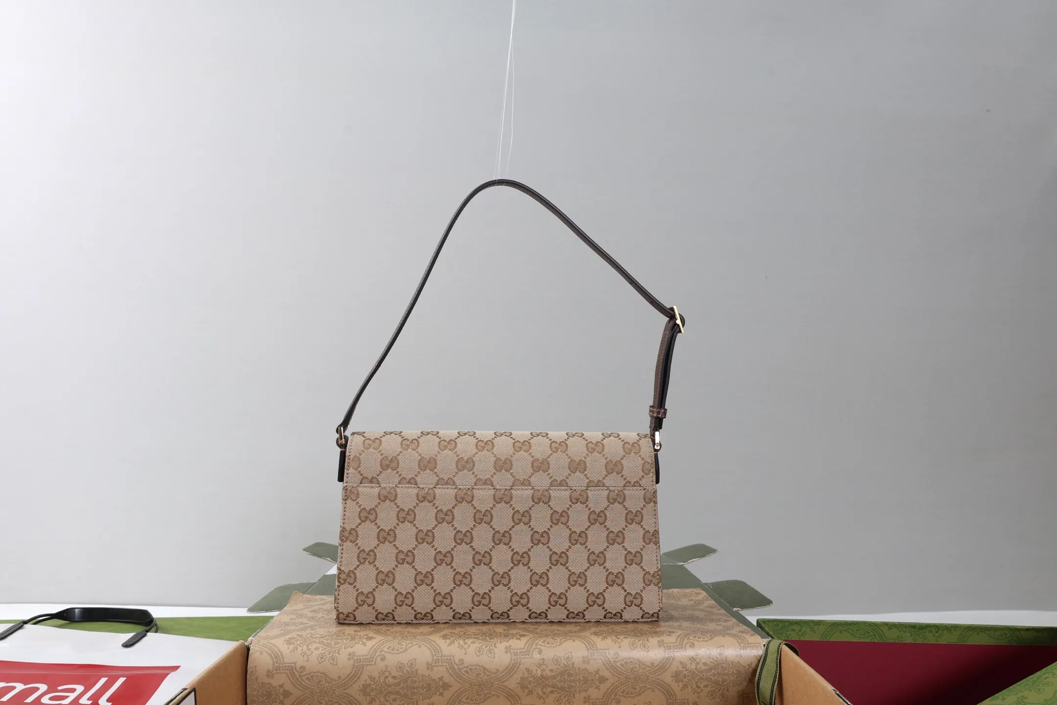 All categories Official website "Brand Women's Bags" Women's Bags 💙 GUCCI 2026 GUCCI new crossbody shoulder bag